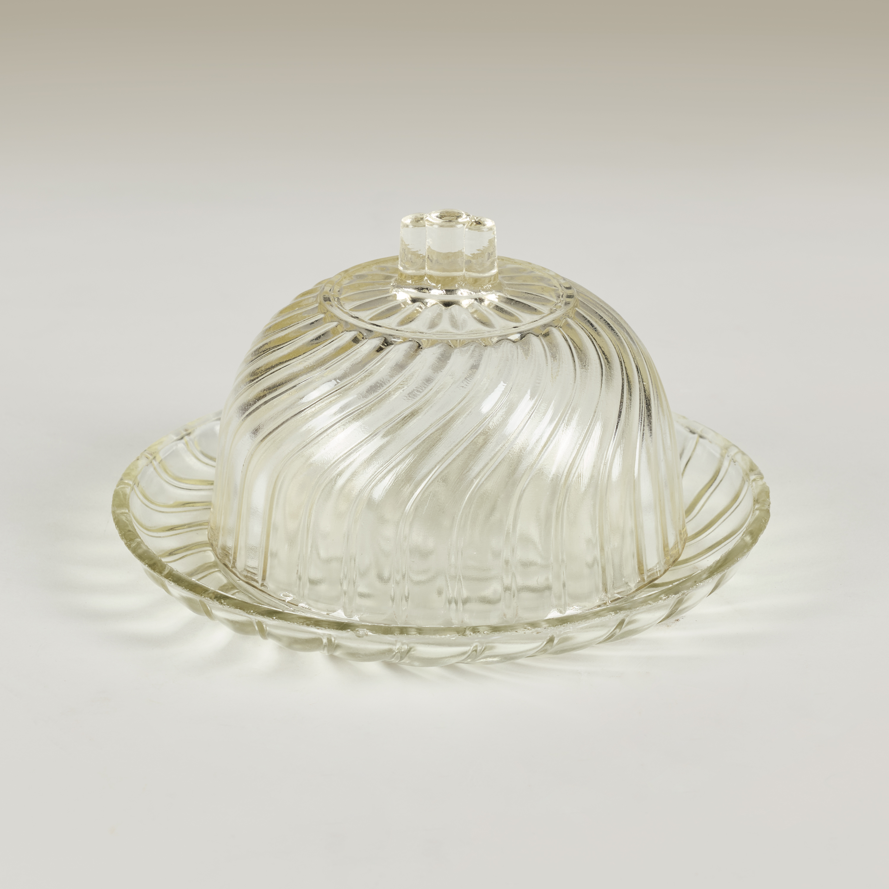 Vintage Glass Cheese Dish Valerie Wade 23 234 V1