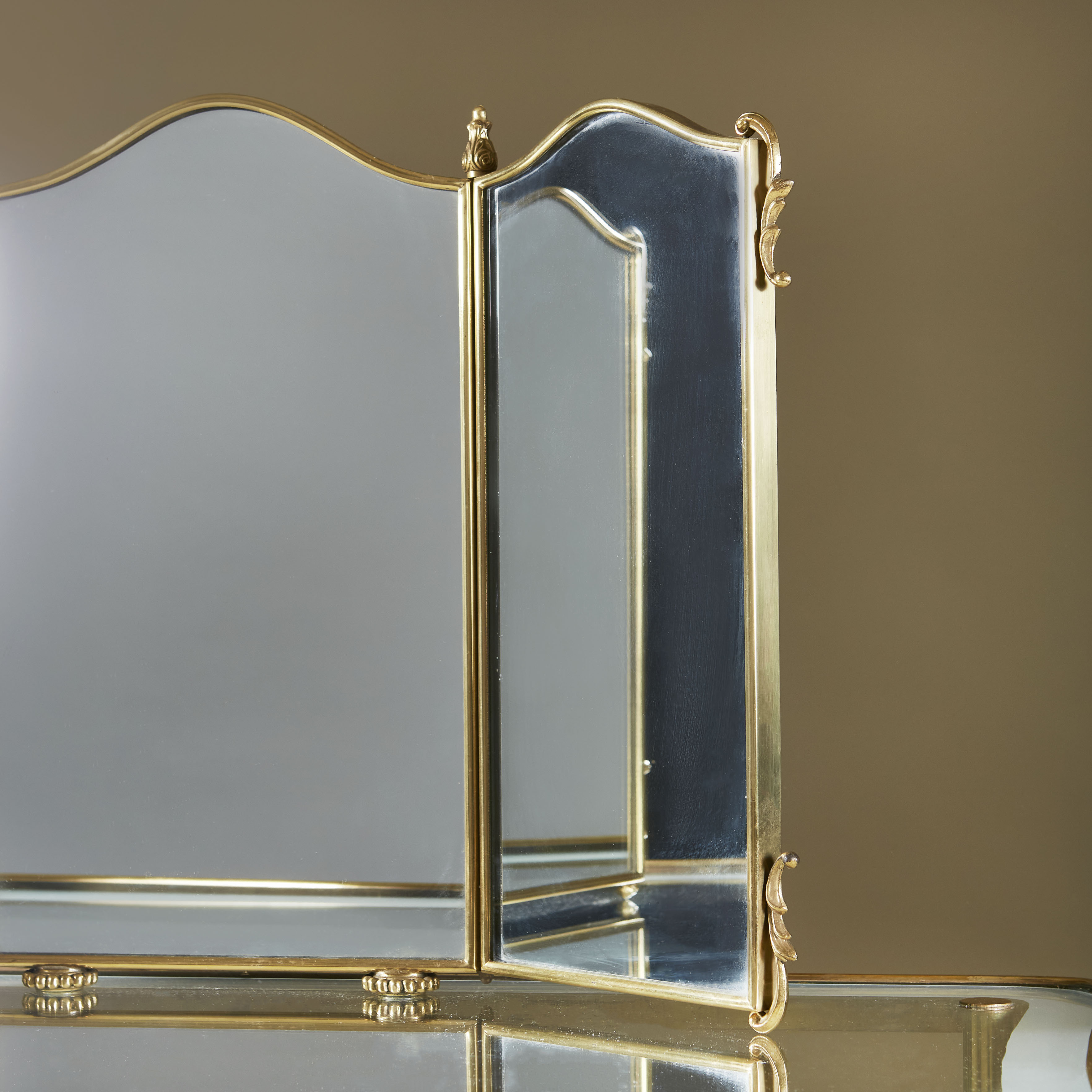 Italian Triple Mirror Dressing Table 0038 V1