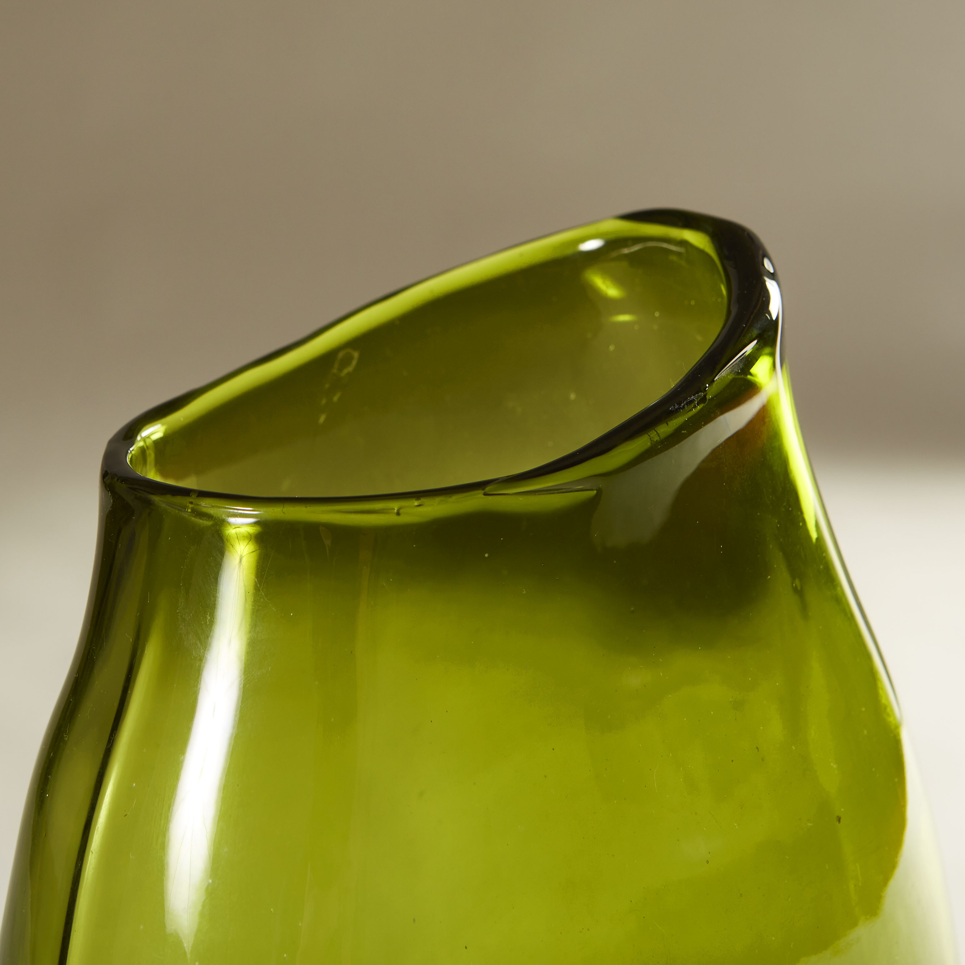 Large Green Vase 0139 V1