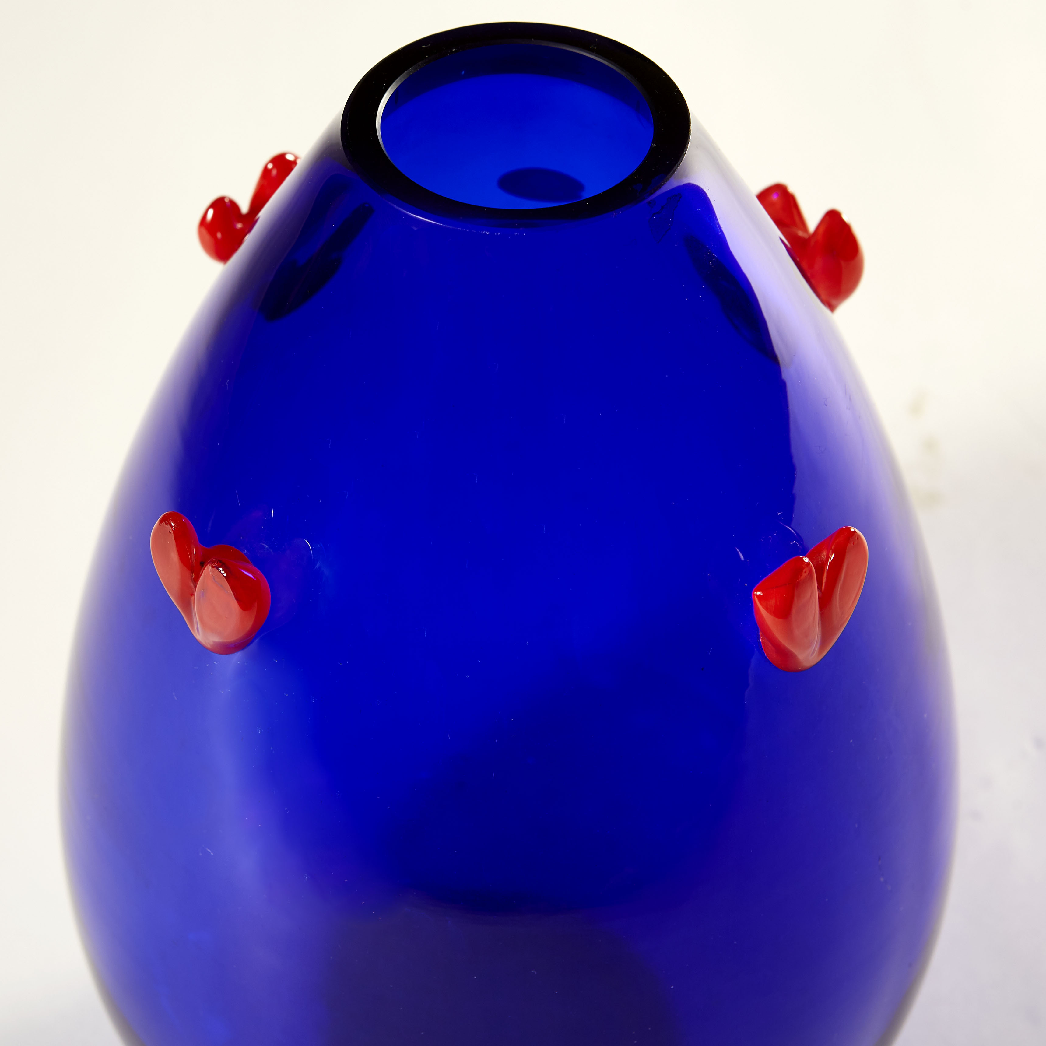 Blue Heart Vase 0135 V1