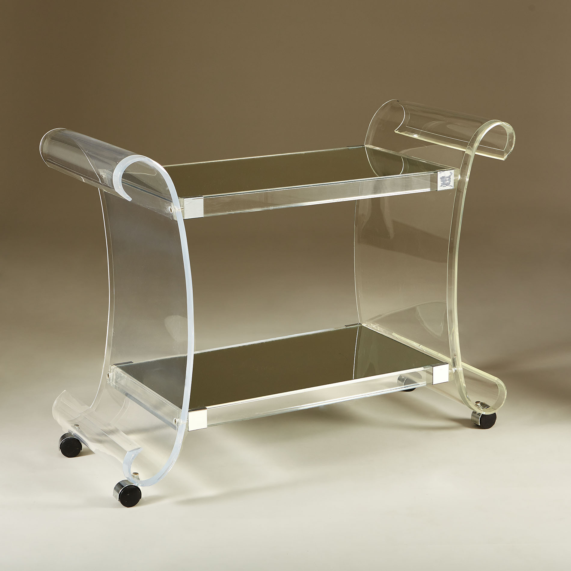 Us Lucite Drinks Trolley 20210225 Valerie Wade 3 145 V1