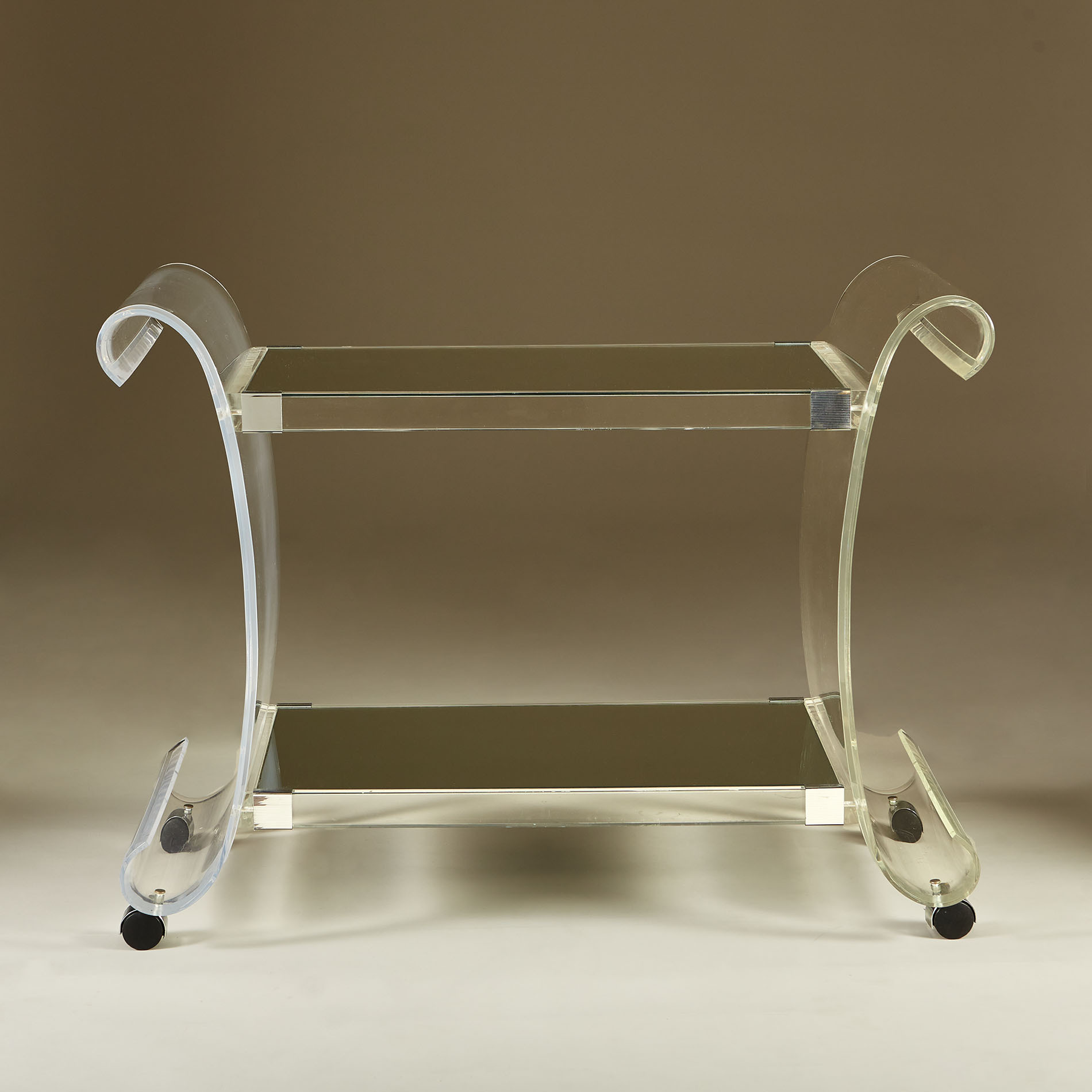 Us Lucite Drinks Trolley 20210225 Valerie Wade 3 151 V1