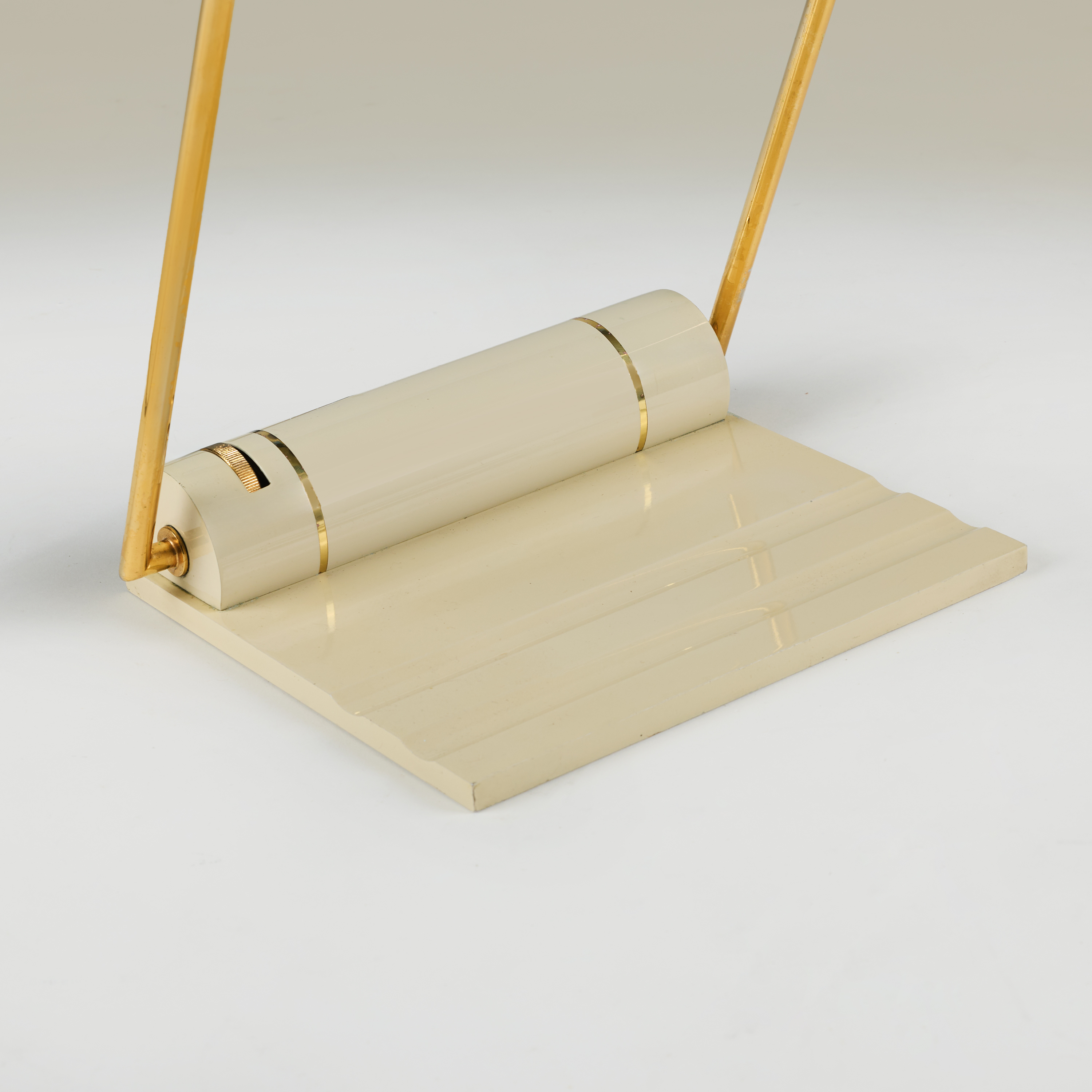 George Kovacs Deask Lamp Valerie Wade 27 058 V1