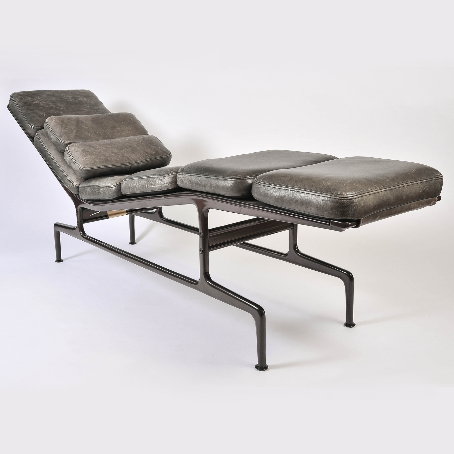 Charles Eames Chaise Longue Main