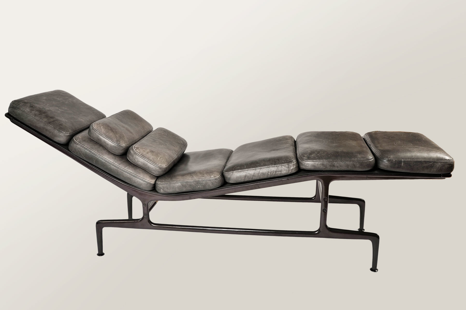 Eamaes Chaise Longue 02