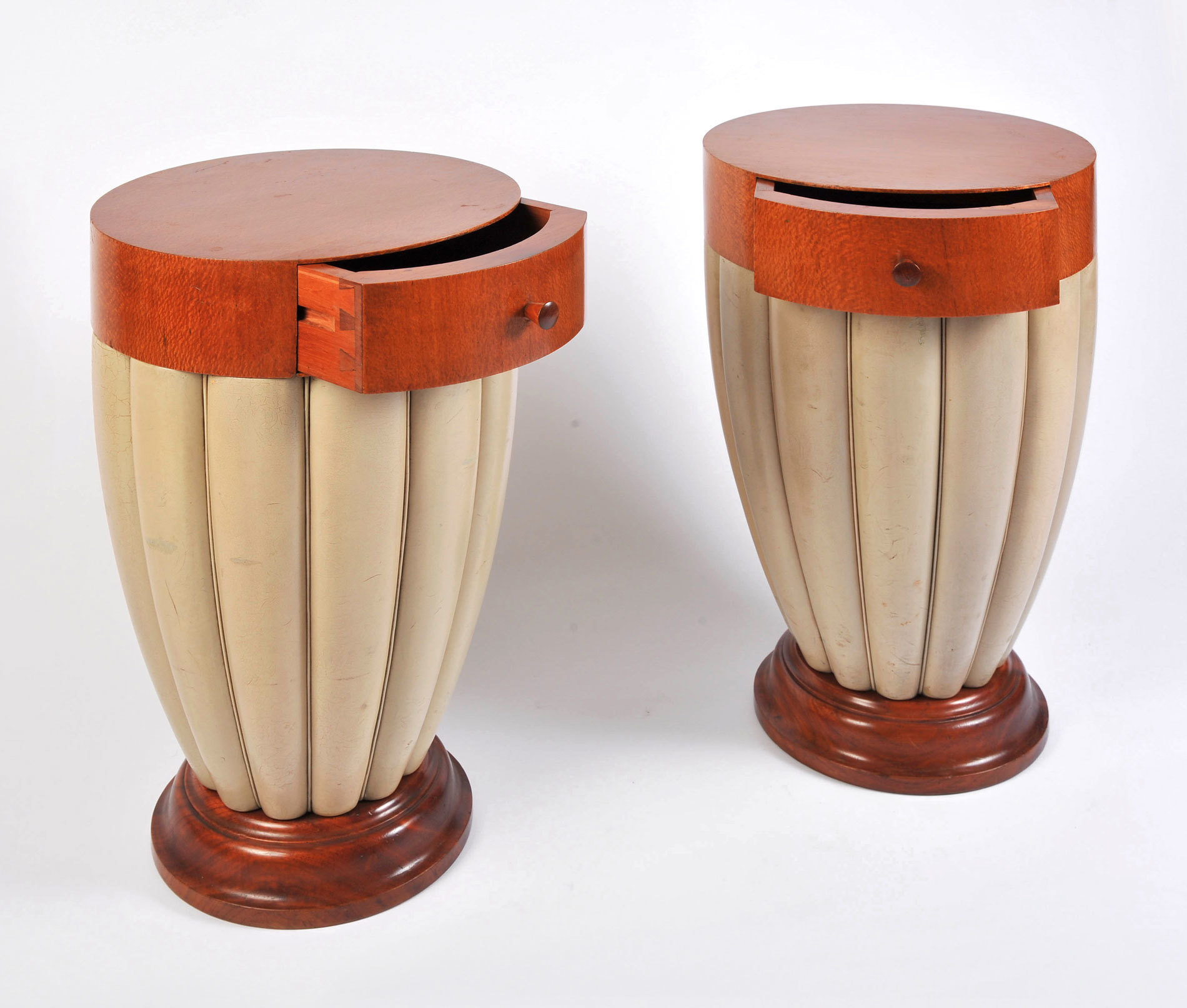 Pair Art Deco Sidetables 02