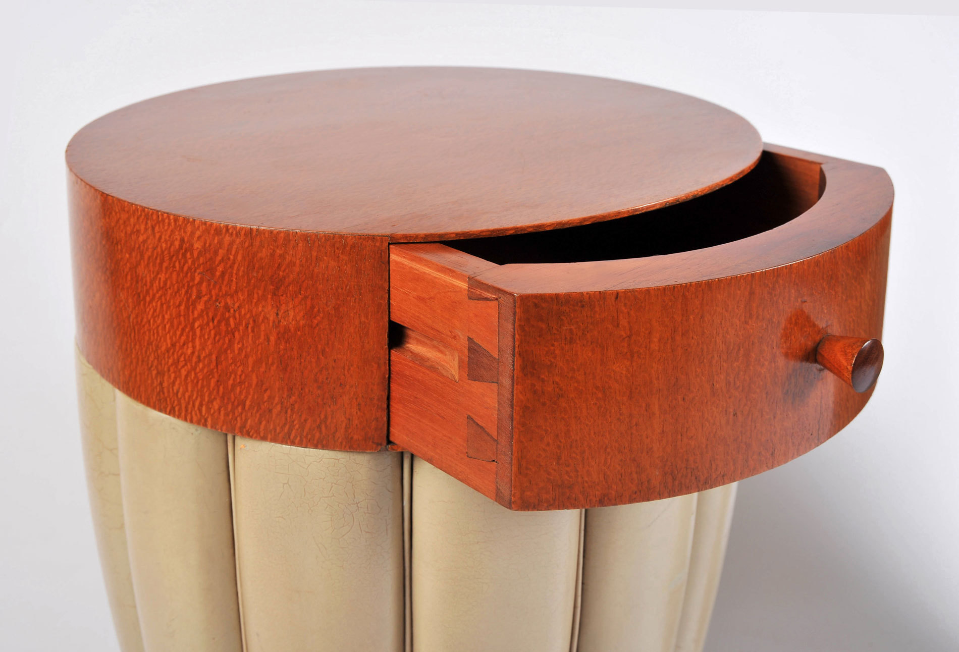 The image for Pair Art Deco Sidetables 05