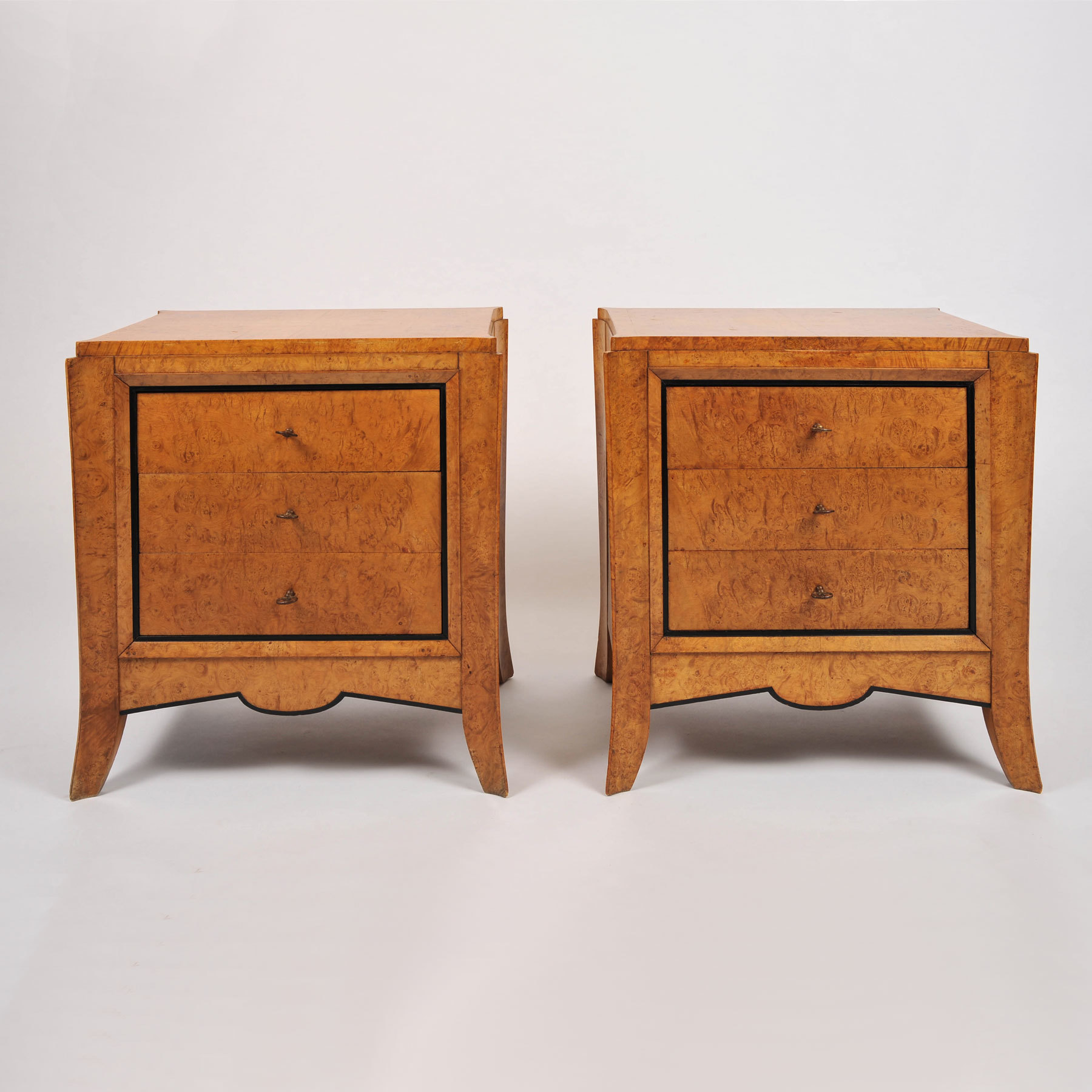 Pair Burr Walnut Bedside Tables 001 Vw