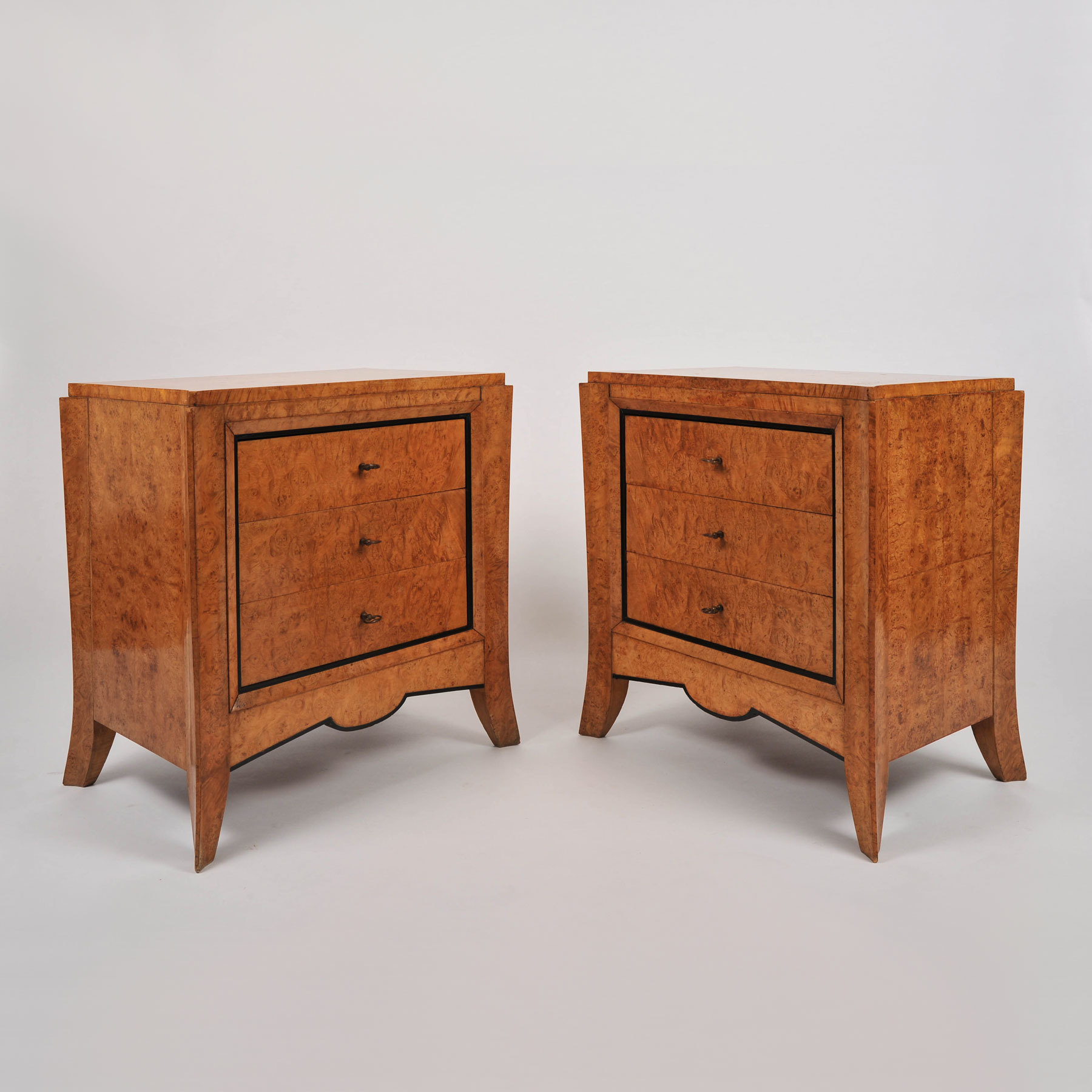 Pair Burr Walnut Bedside Tables 01 Vw