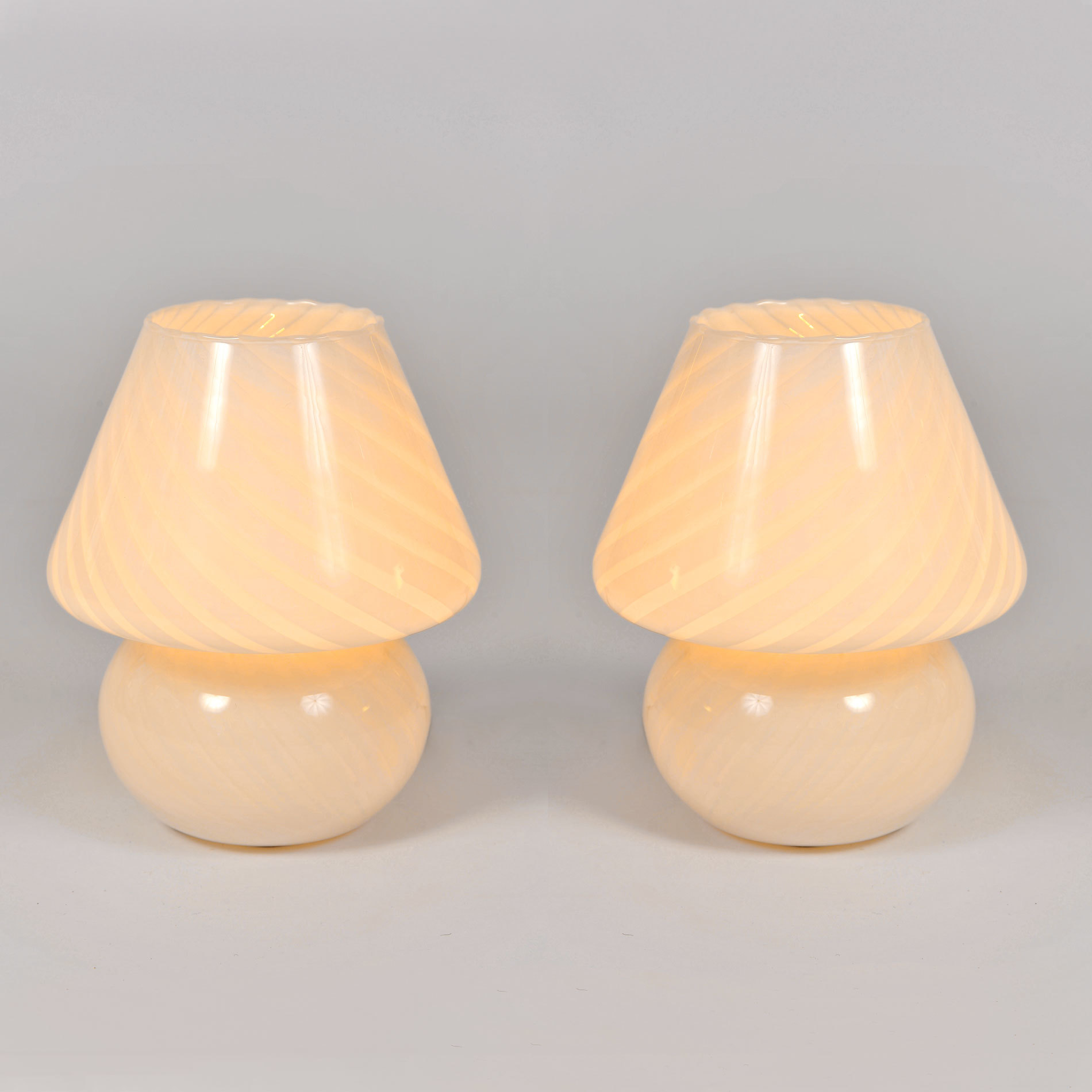 Pair Murano Mushroom Lamps 01