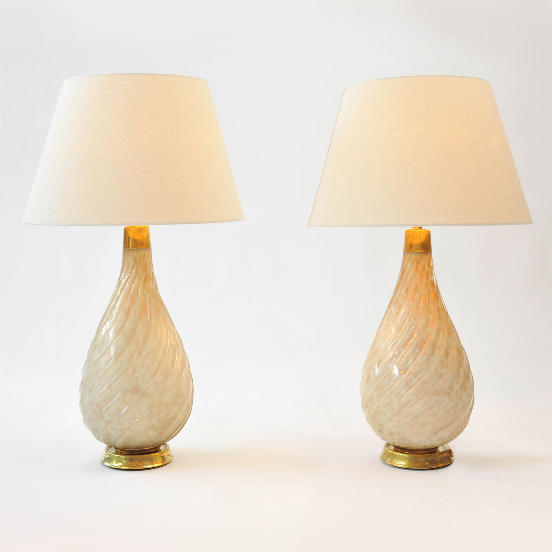 Pair Teardrop Lamps 01