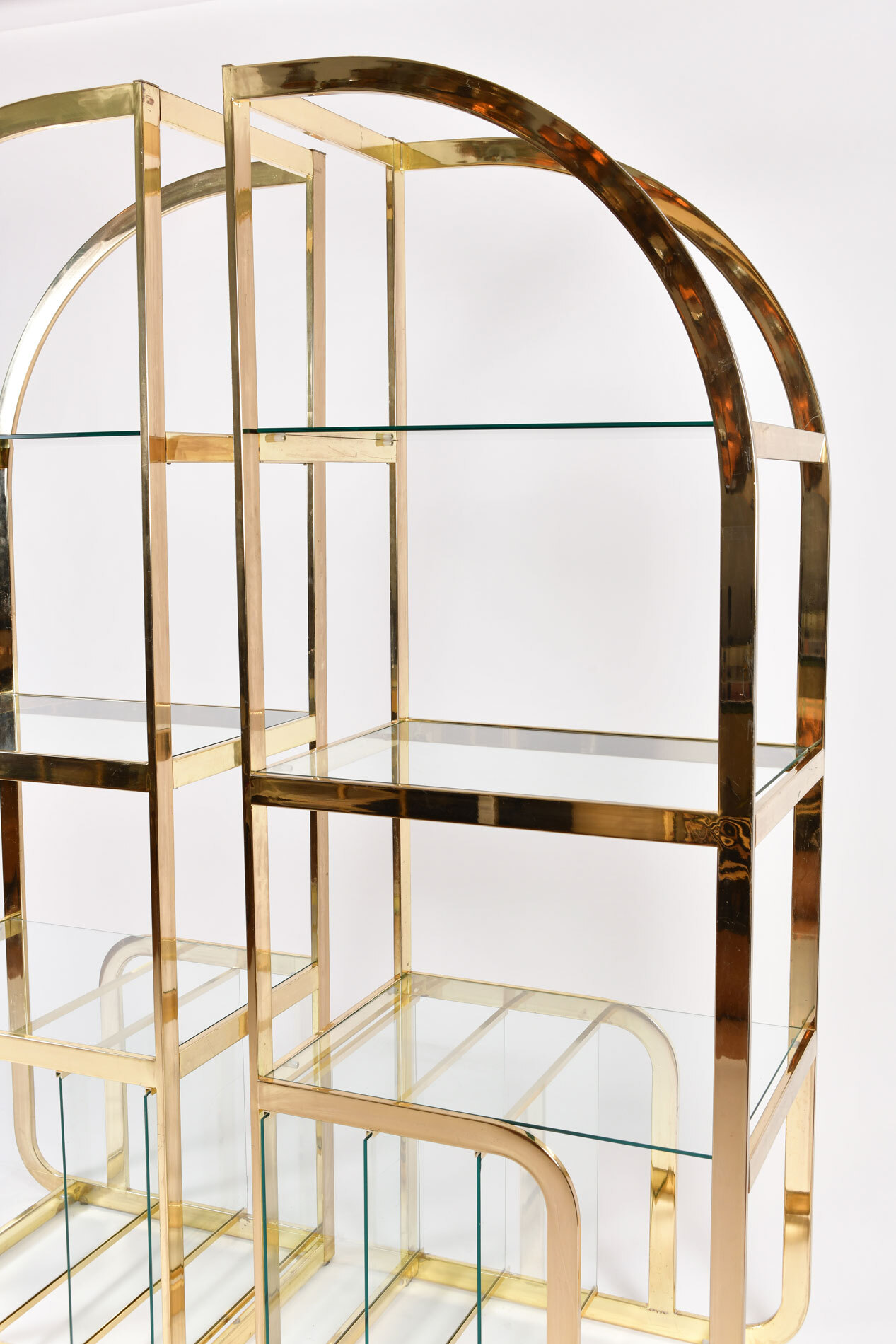 Pair Us Brass Display Shelves 02