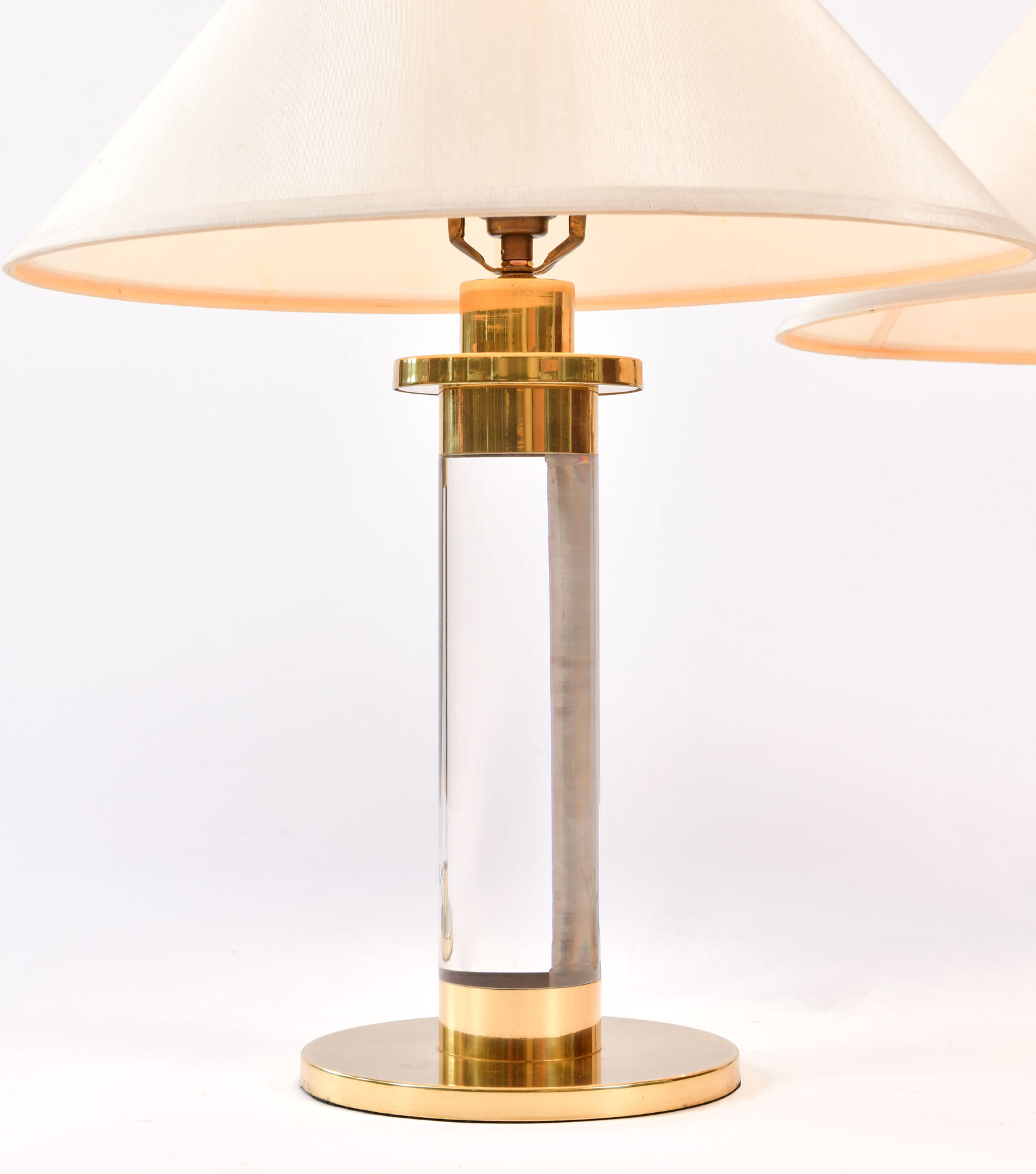 Pair Us Lucite Brass Lamps 02