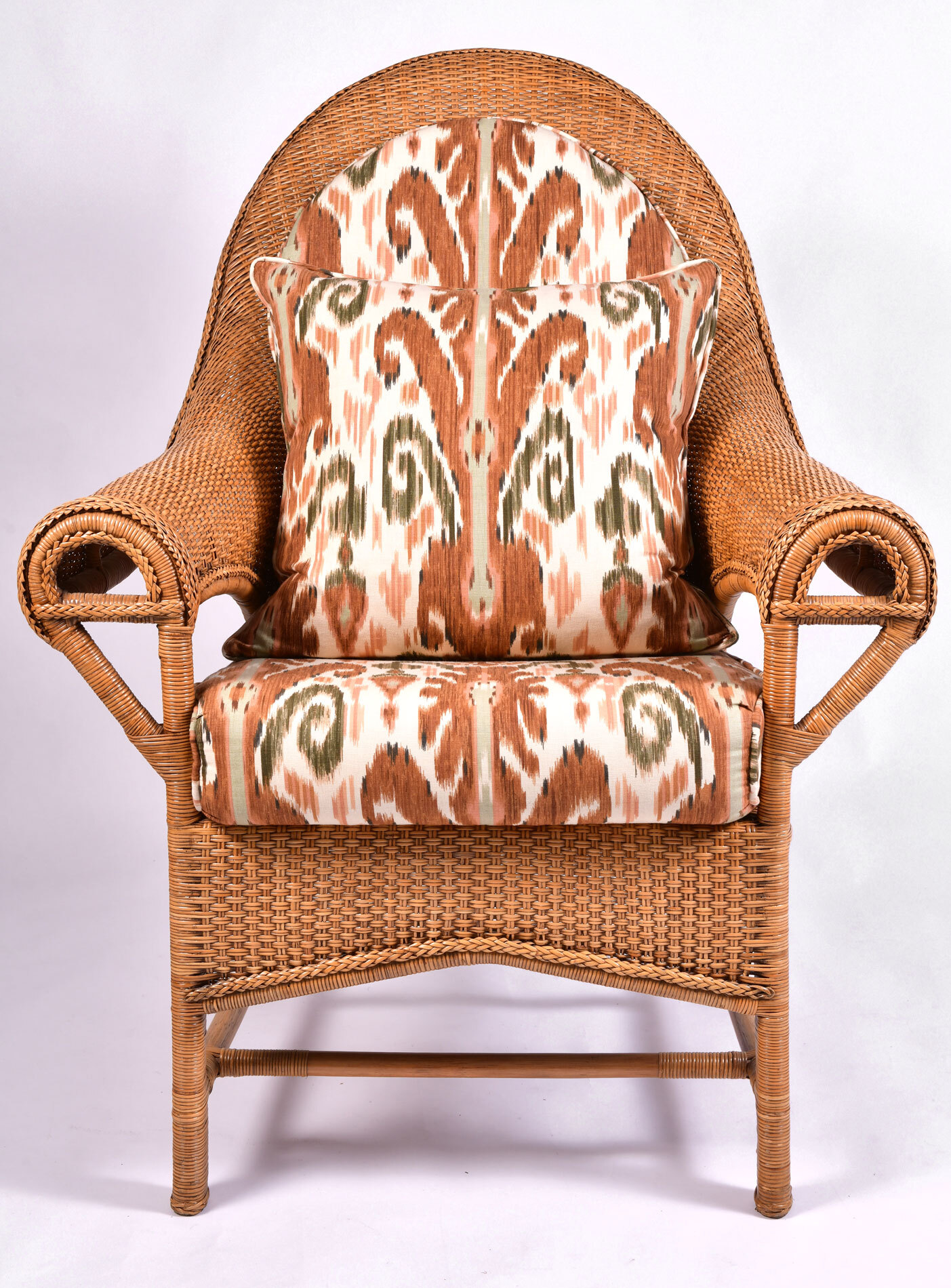 Pair Us Wicker Armchairs 02