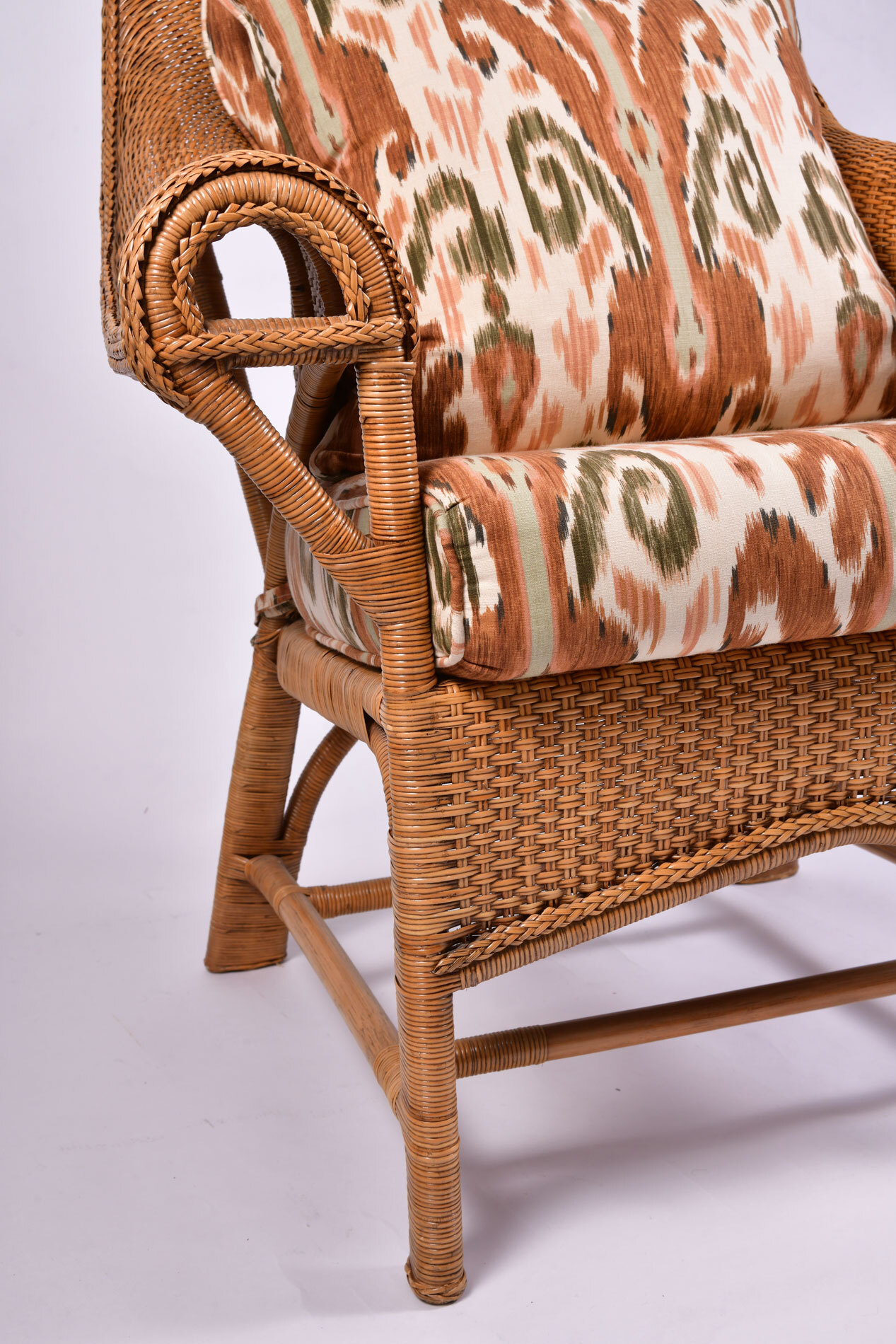 Pair Us Wicker Armchairs 06