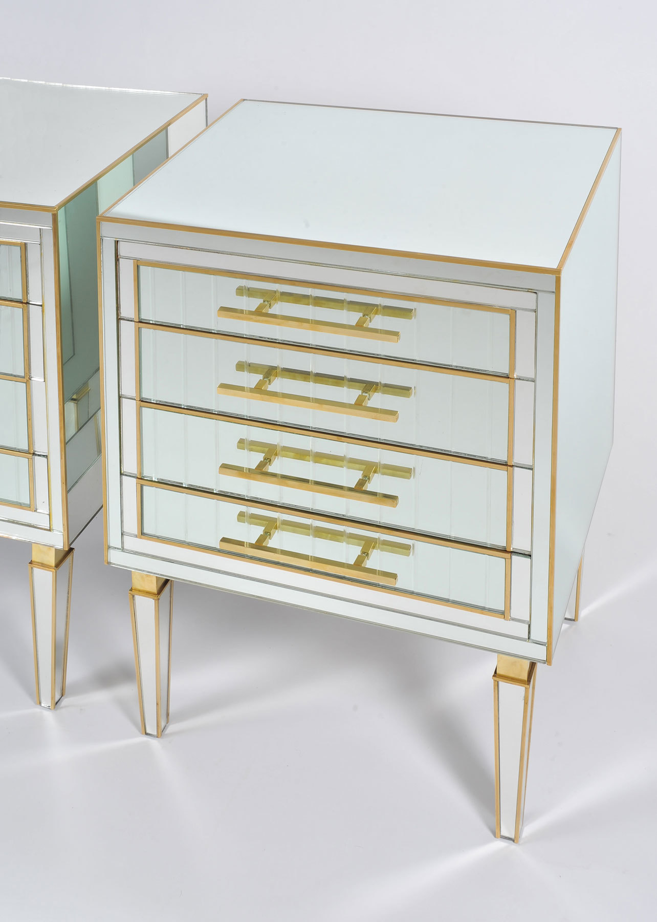 Pair Of Mirrored Chests 02 Vw