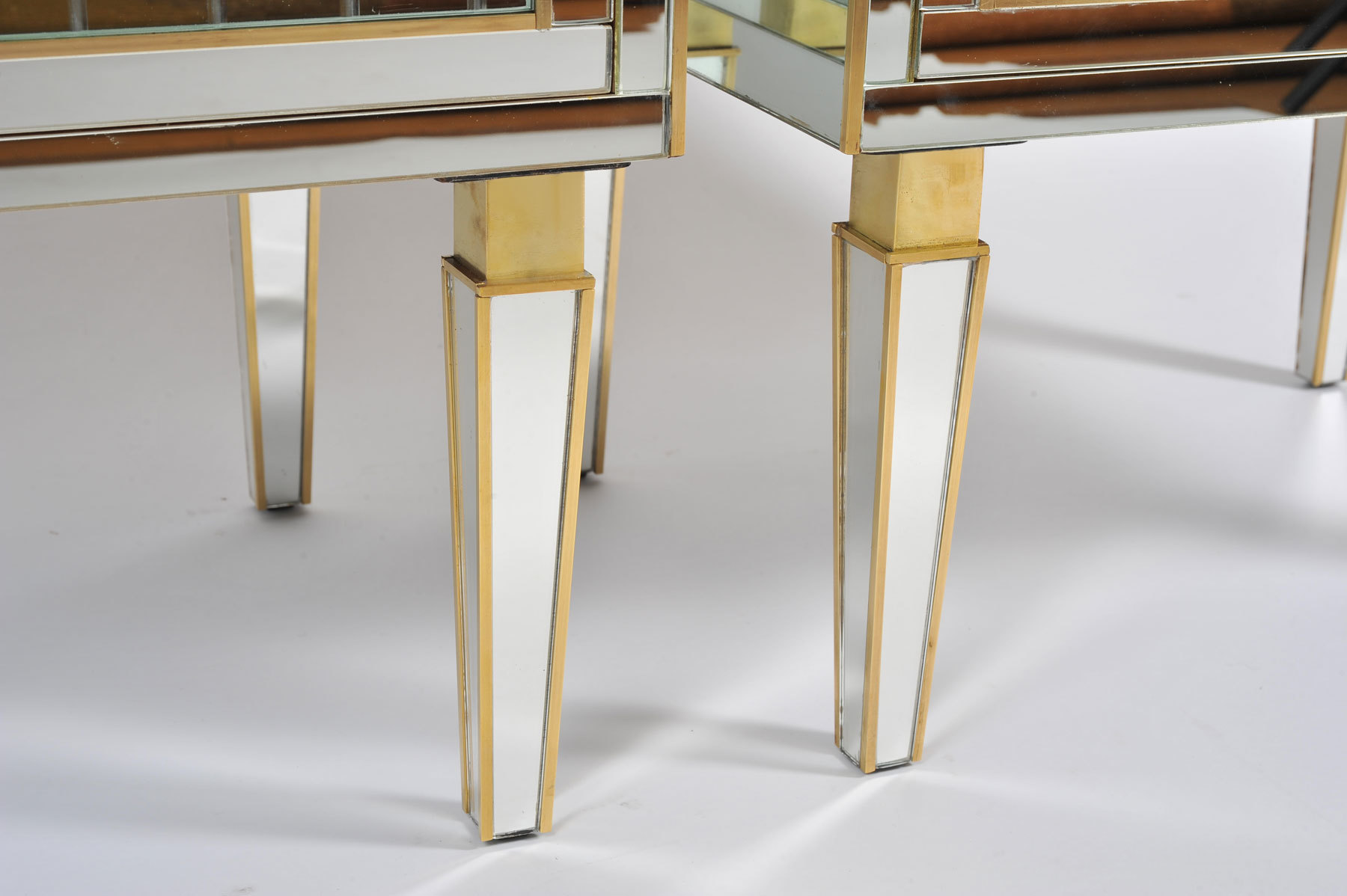 The image for Pair Of Mirrored Chests 05 Vw