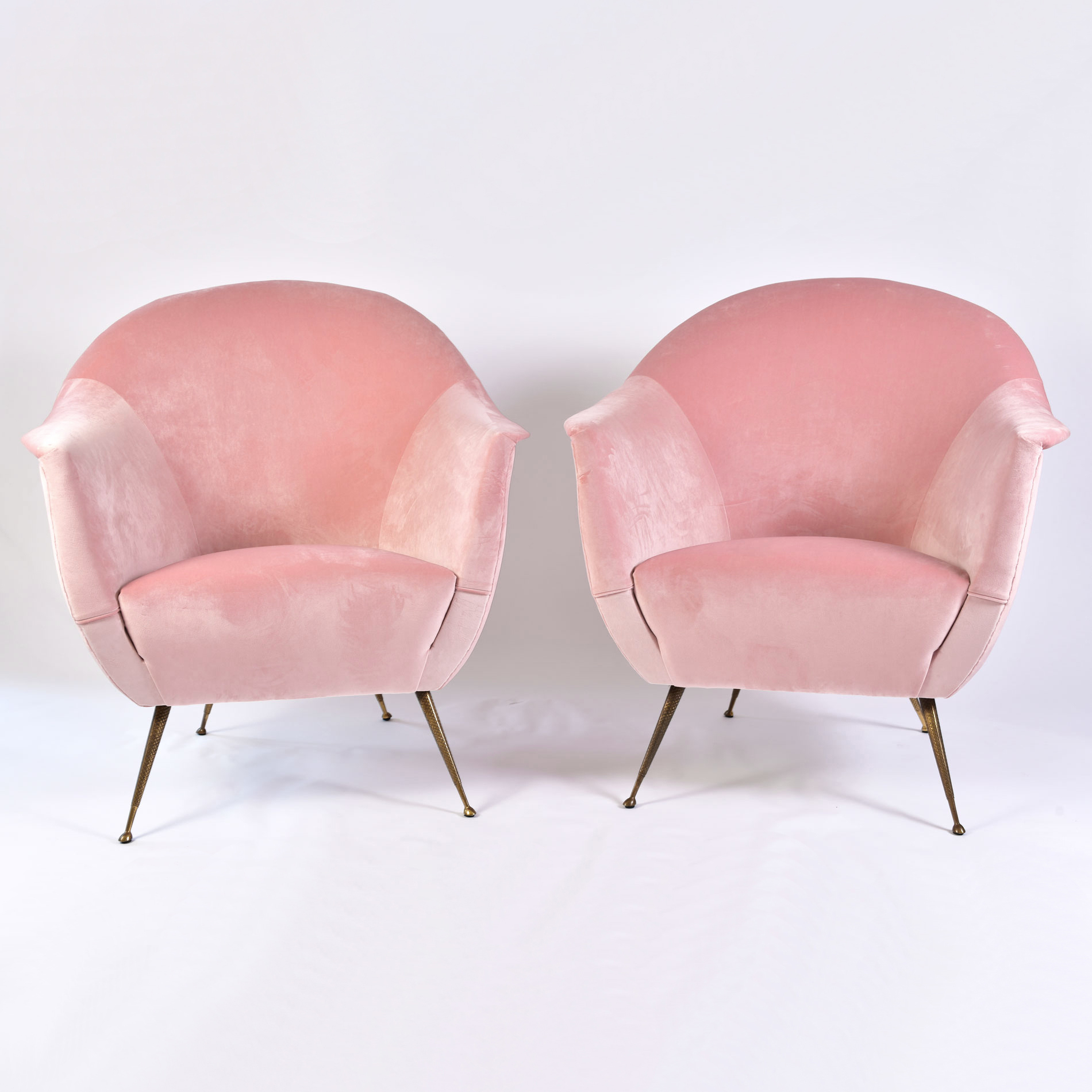 Pink Velvet Armchairs And Pouf 02