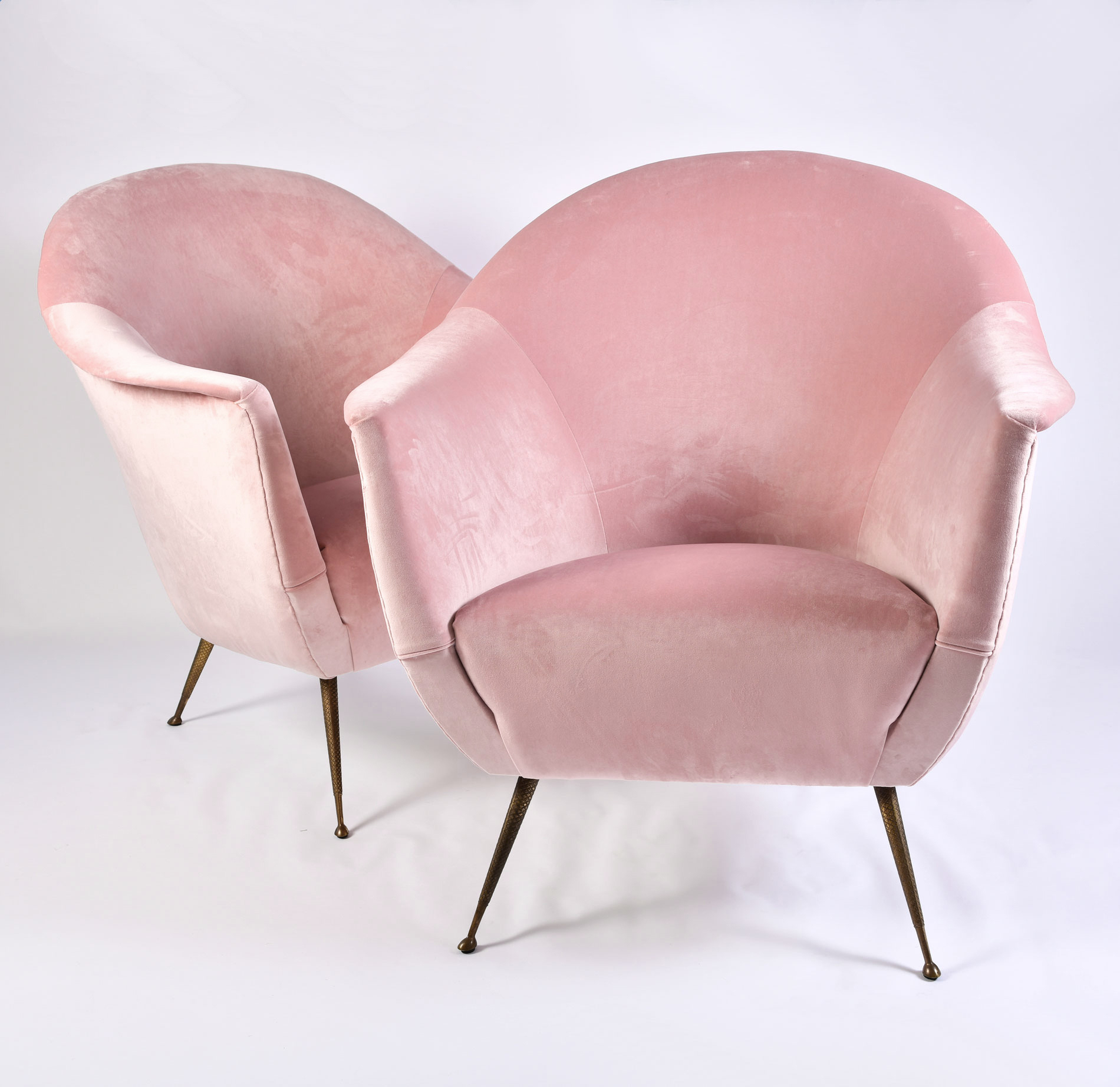 Pink Velvet Armchairs And Pouf 04