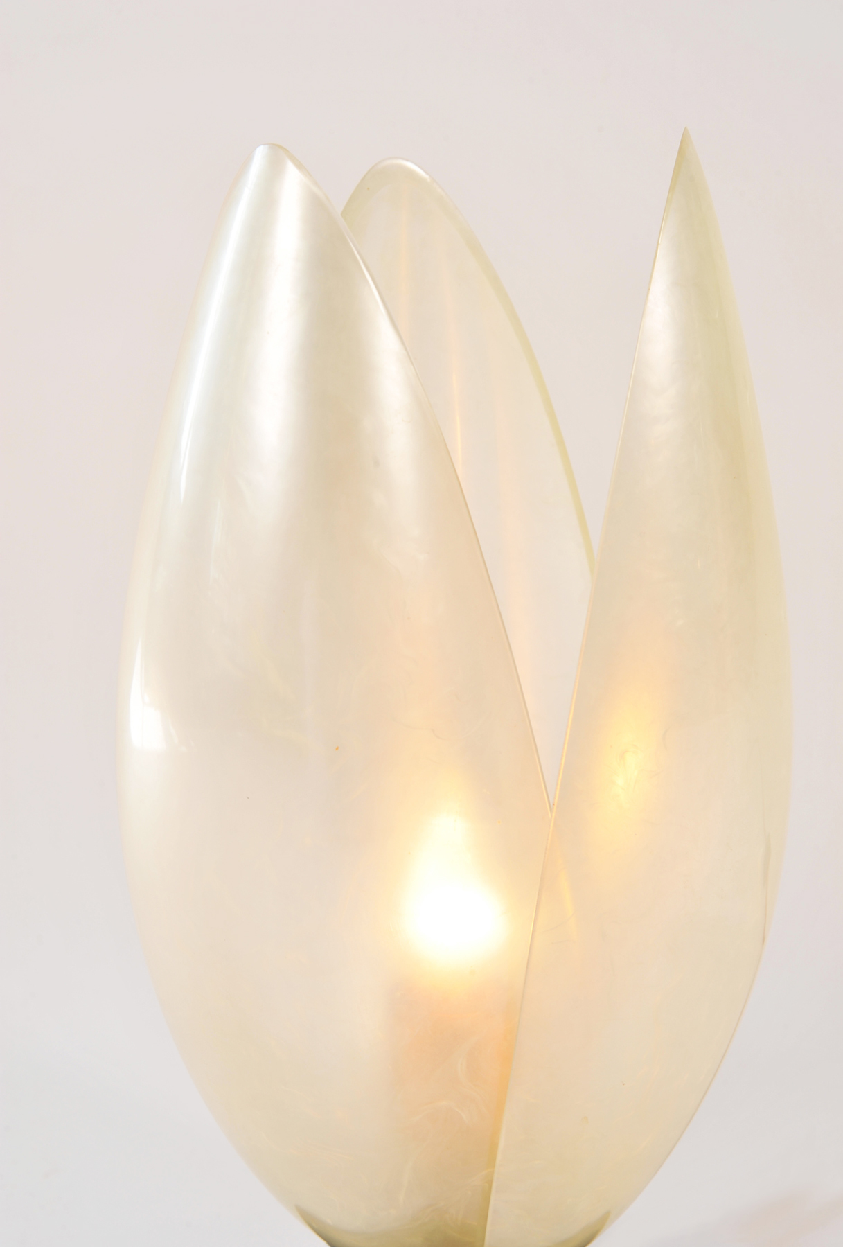 The image for Single White Lotus Lamp 04