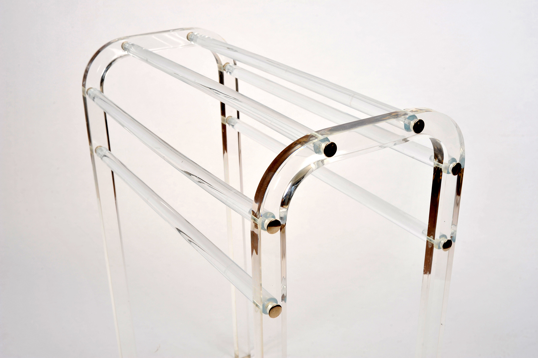 Vw Lucite Towel Rail Detail 06