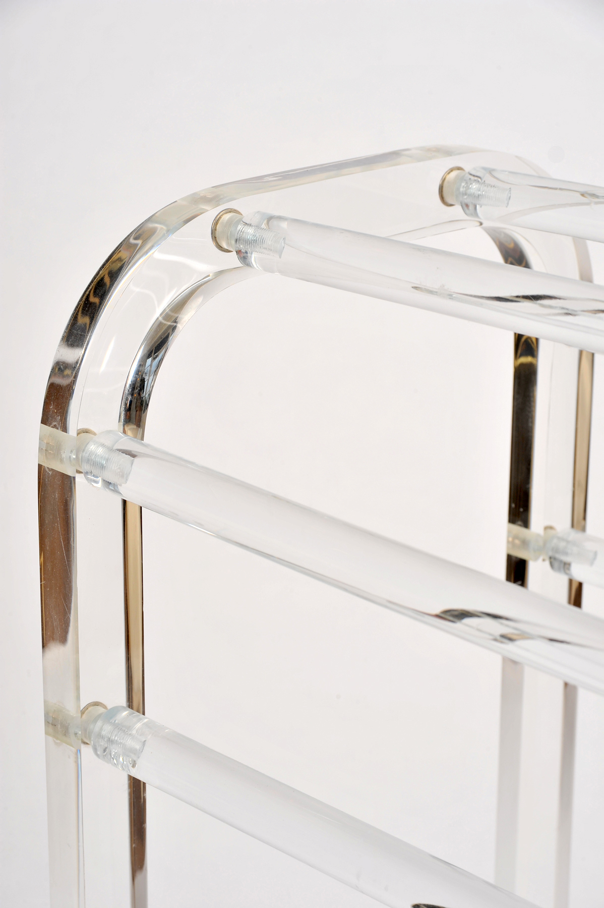 Vw Lucite Towel Rail Detail 07