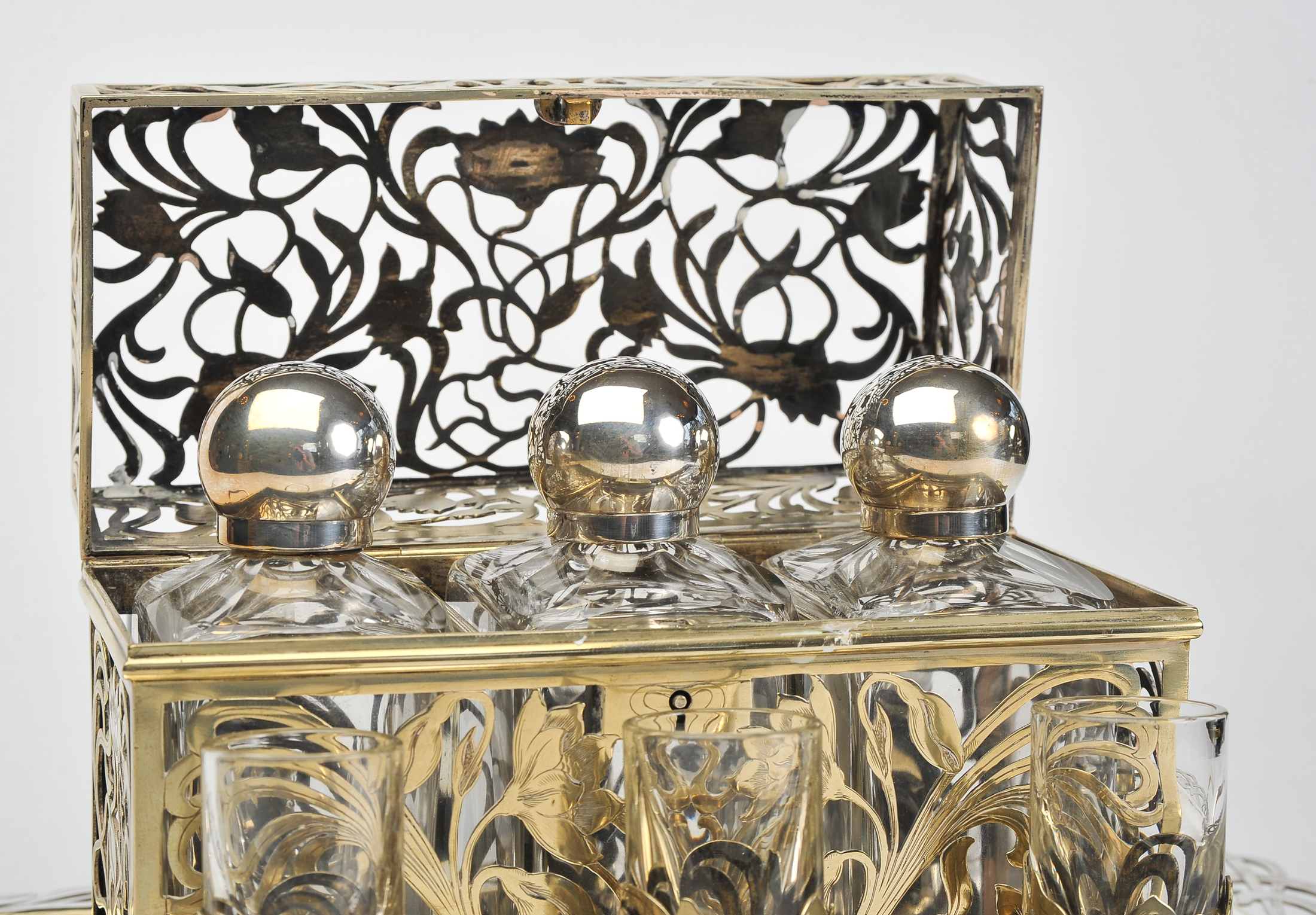 The image for Valerie Wade Bohemian Silver Glass Drinks Set 04