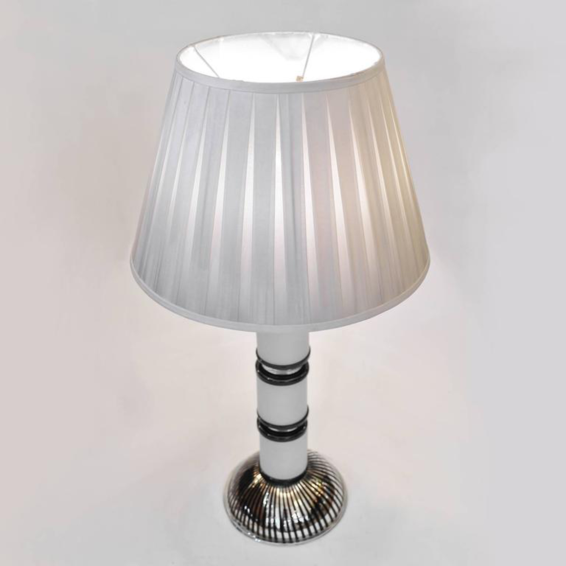 Black And White Lamps 01 L