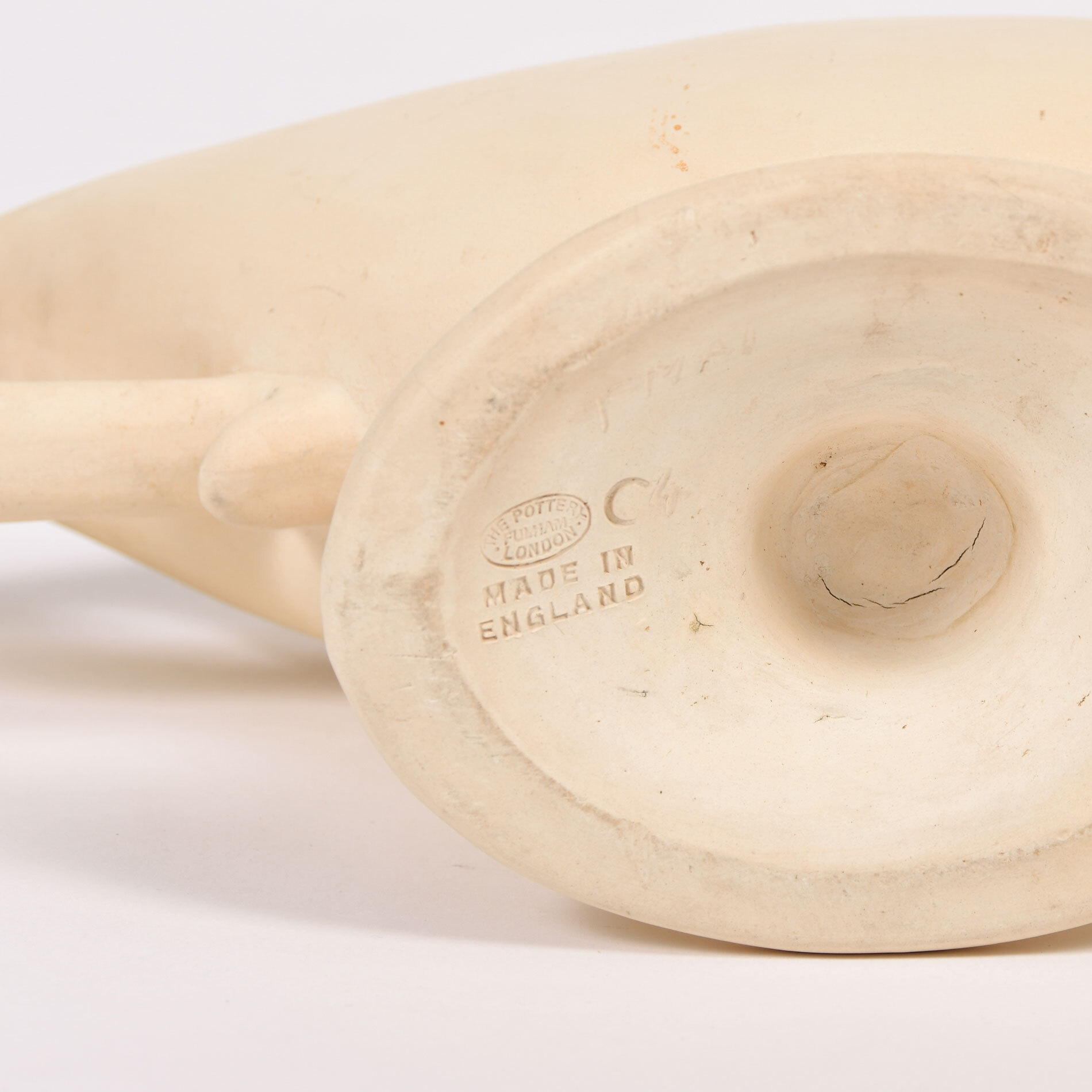 Fulham Pottery Urn 06