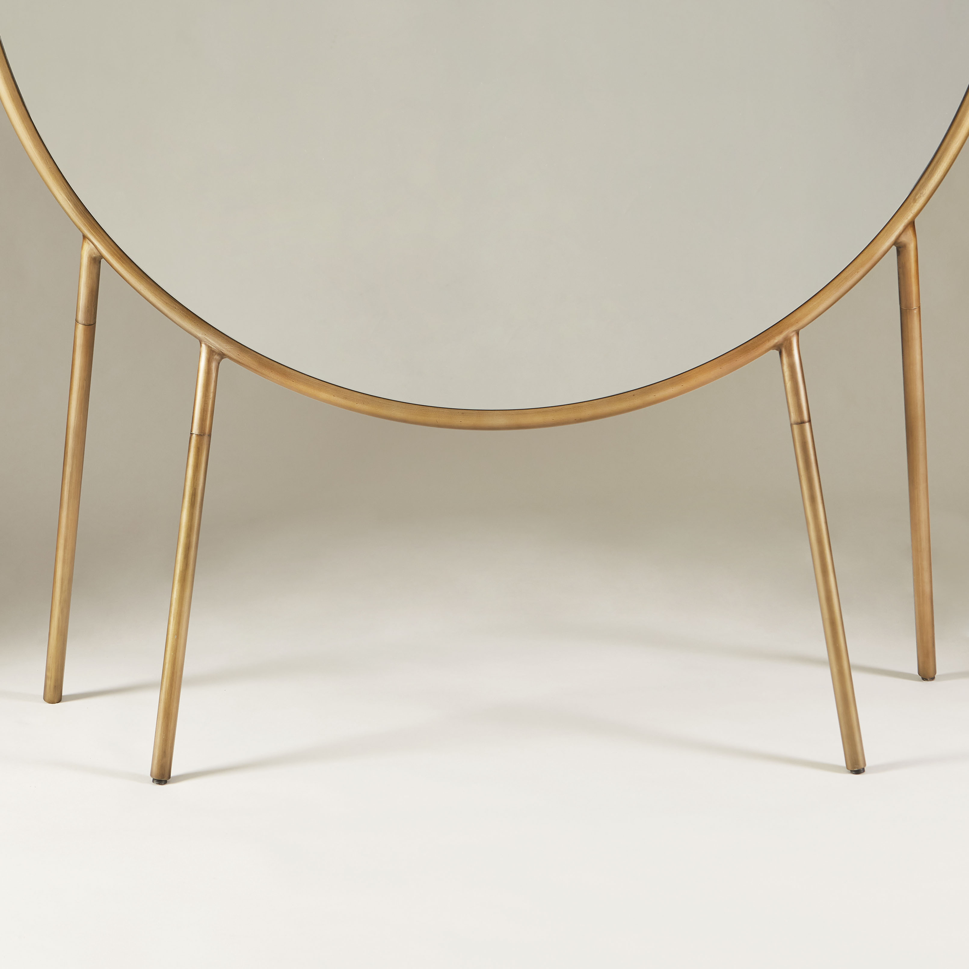 Large Circular Mirror 091 V1