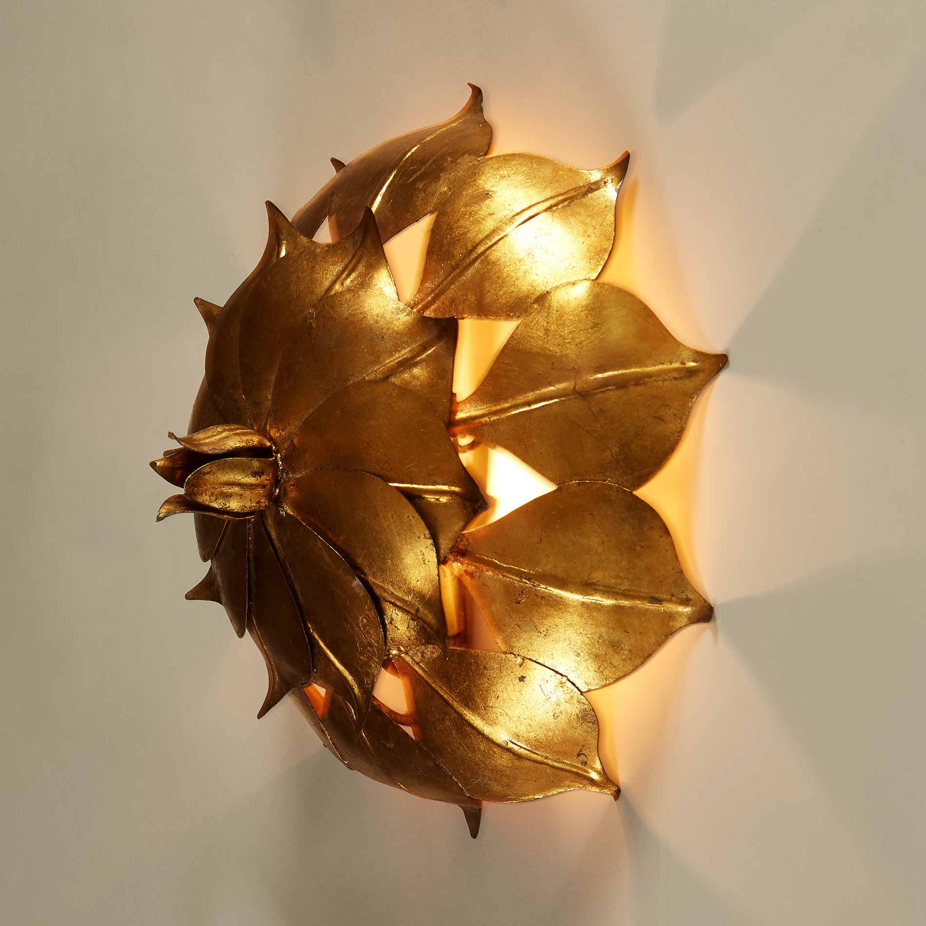 Gold Leaf Wall Light 20210427 0100 V1
