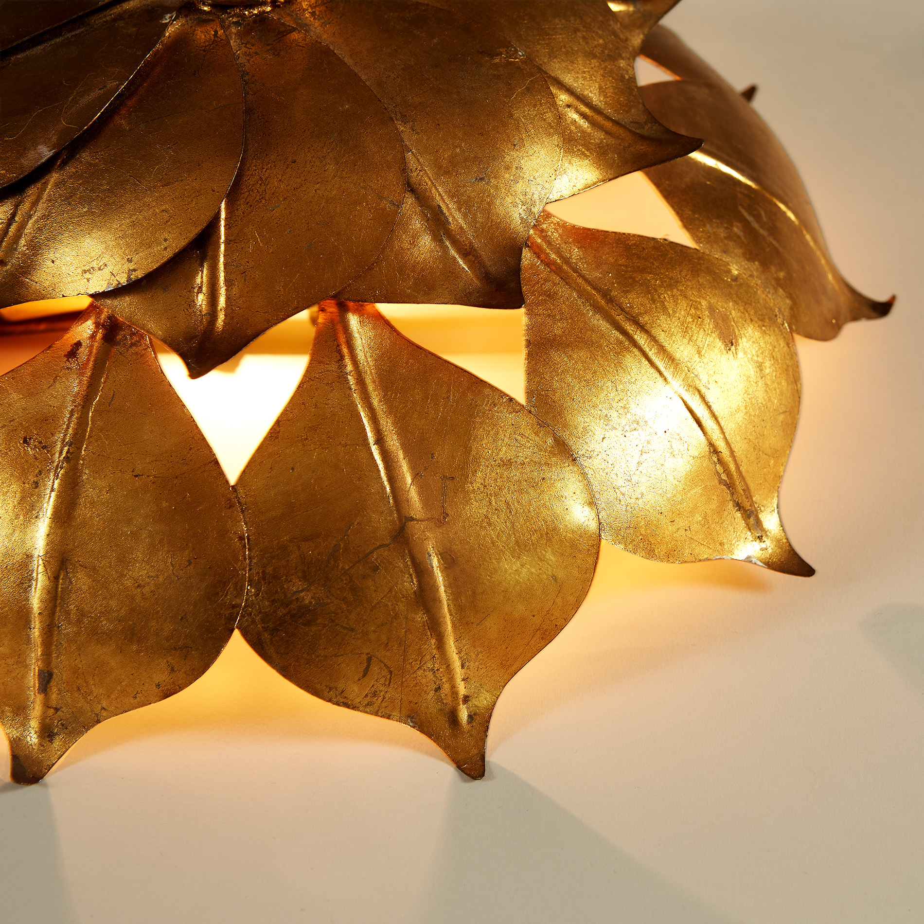 Gold Leaf Wall Light 20210427 0101 V1