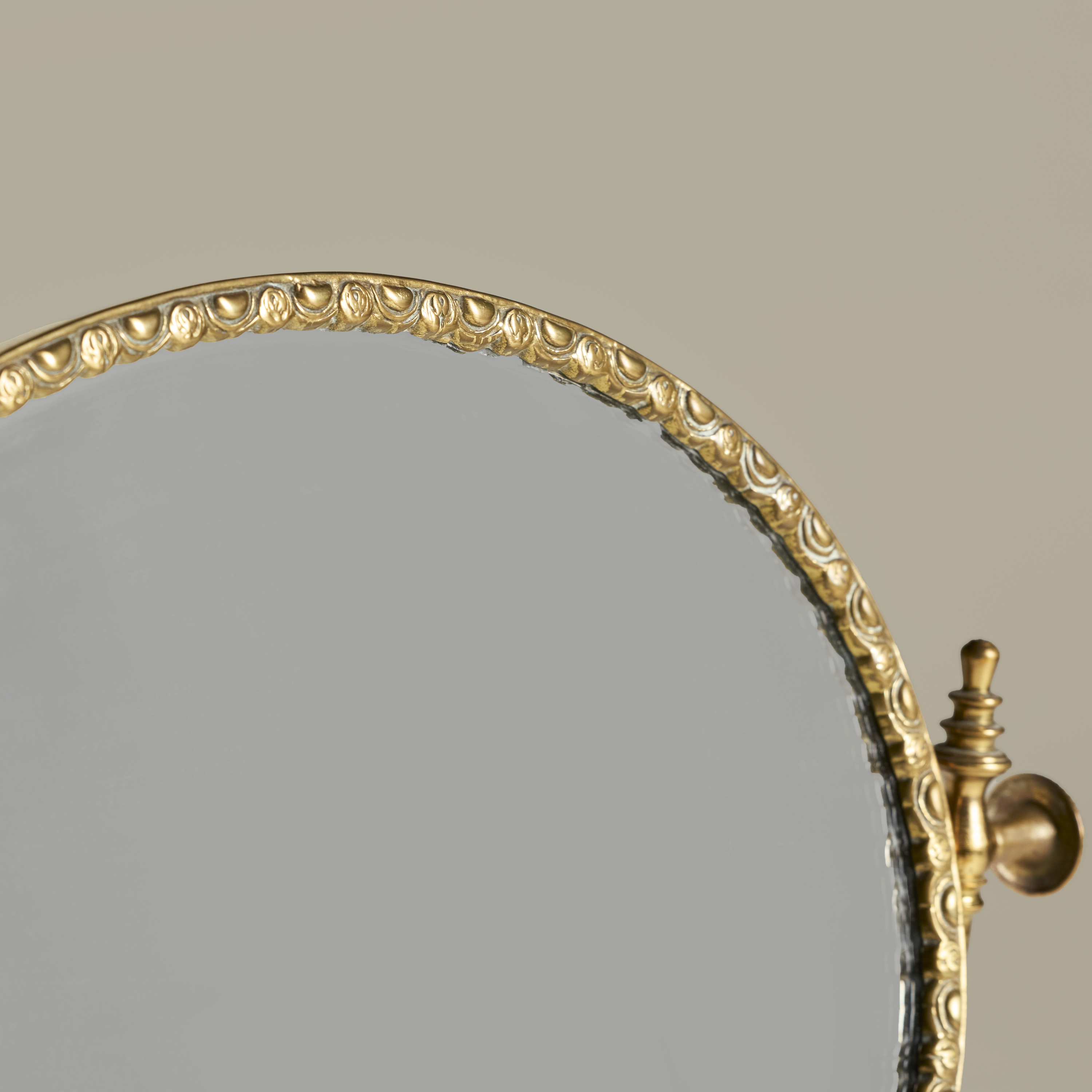 Italian Oval Table Mirror Valerie Wade 23 252 V1