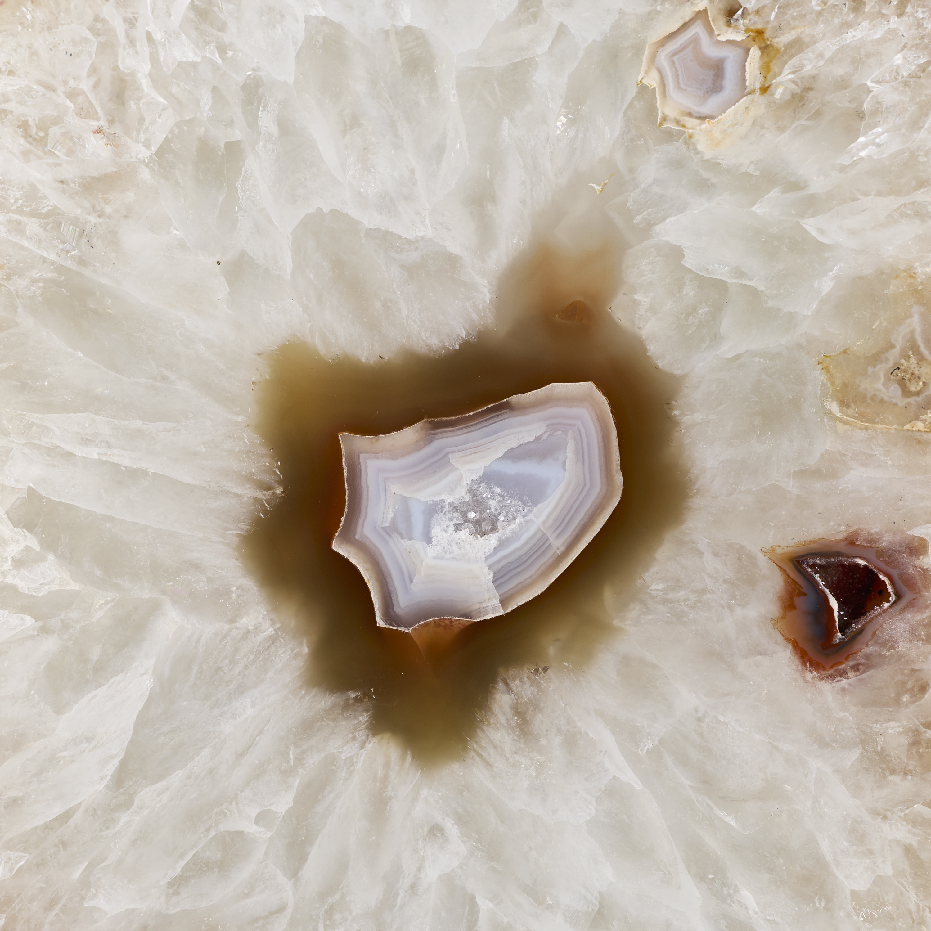 White Qaurtz Agate Slice Valerie Wade 24 164 V1