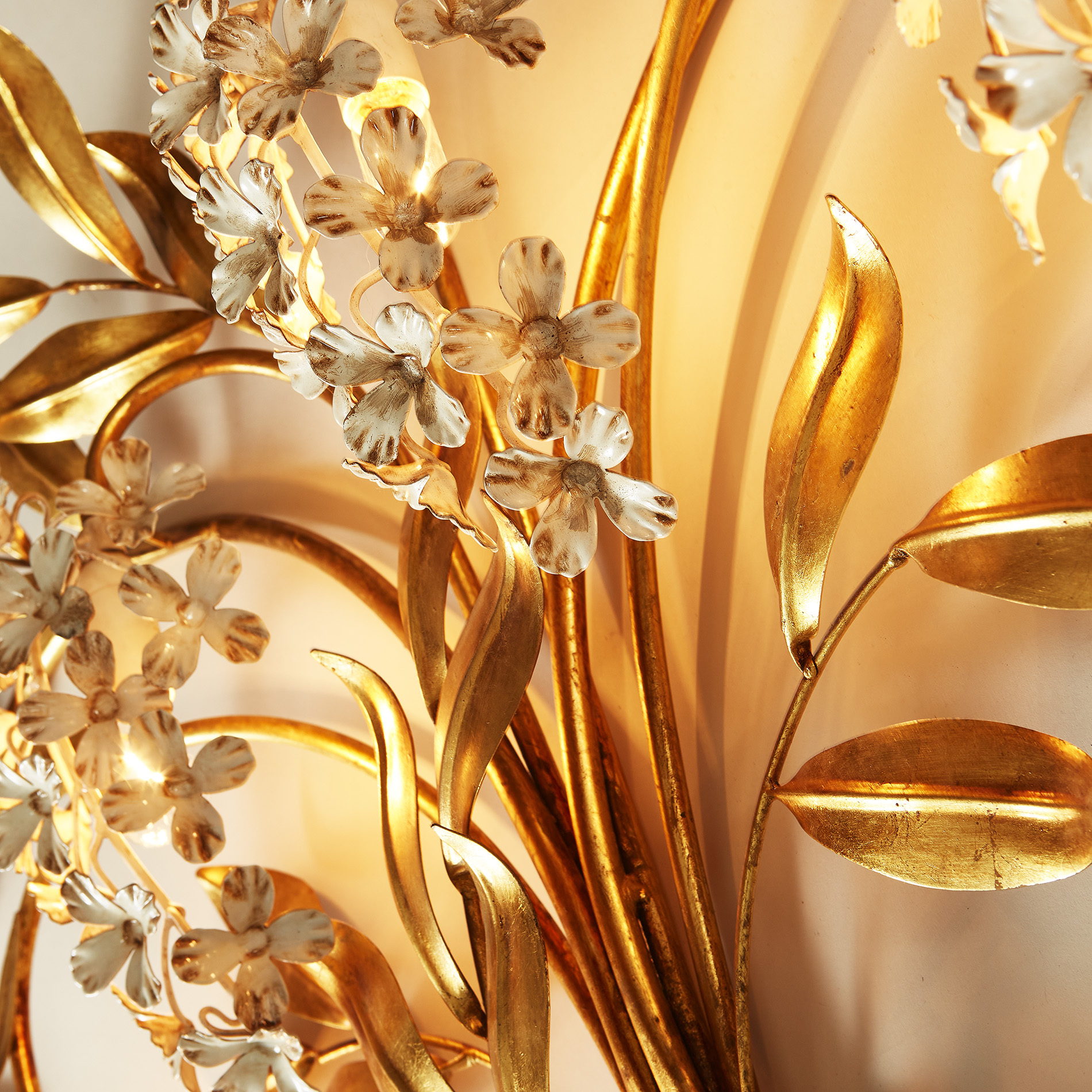 Gold Wisteria Wall Light 20210427 0141 V1