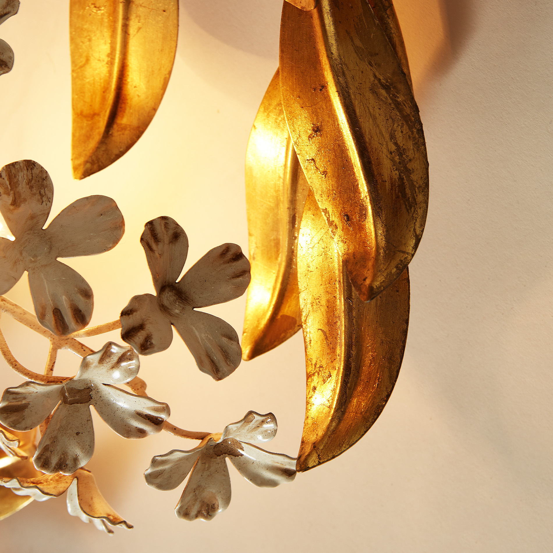 Gold Wisteria Wall Light 20210427 0142 V1