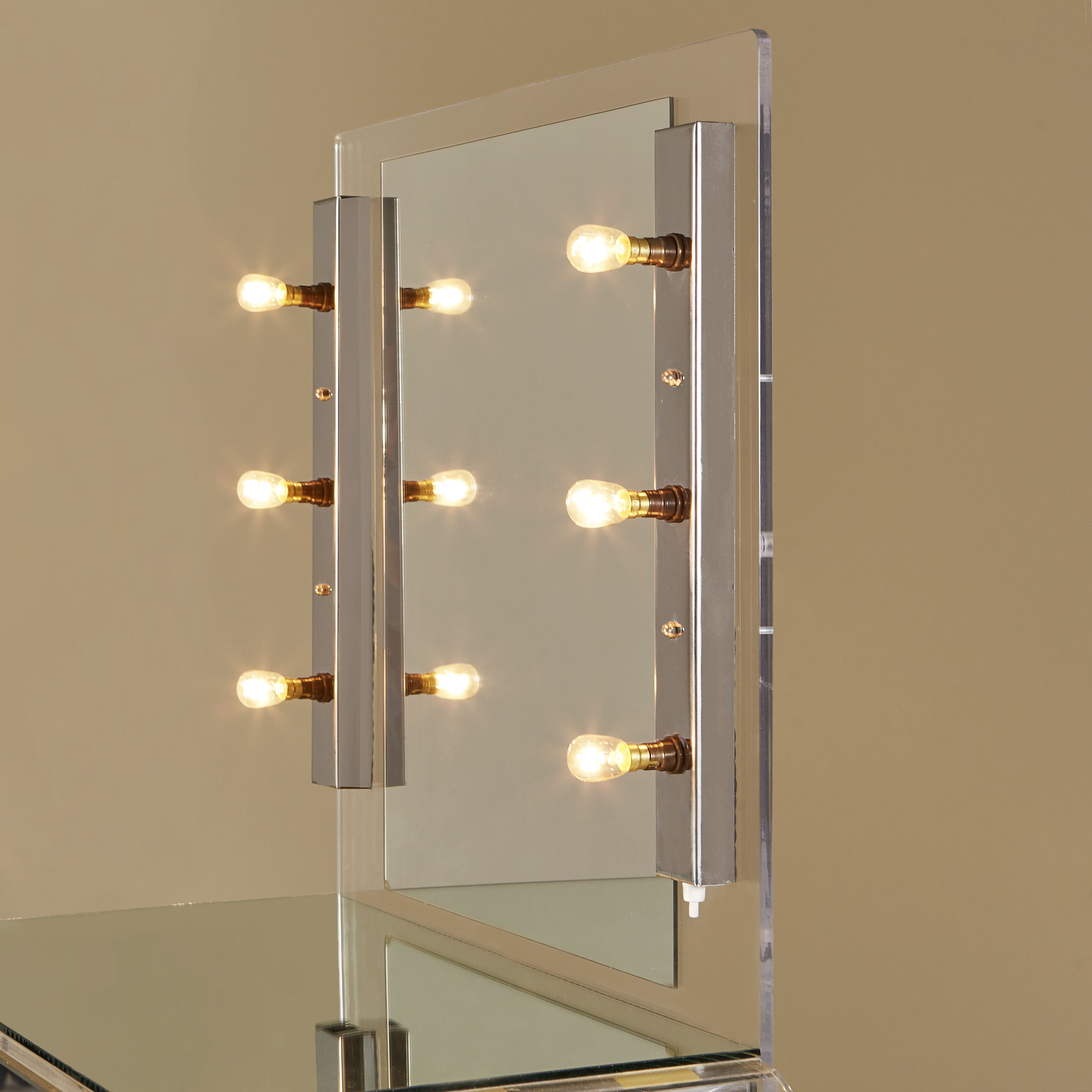 Mirrored Dt And Stool 0094 V1