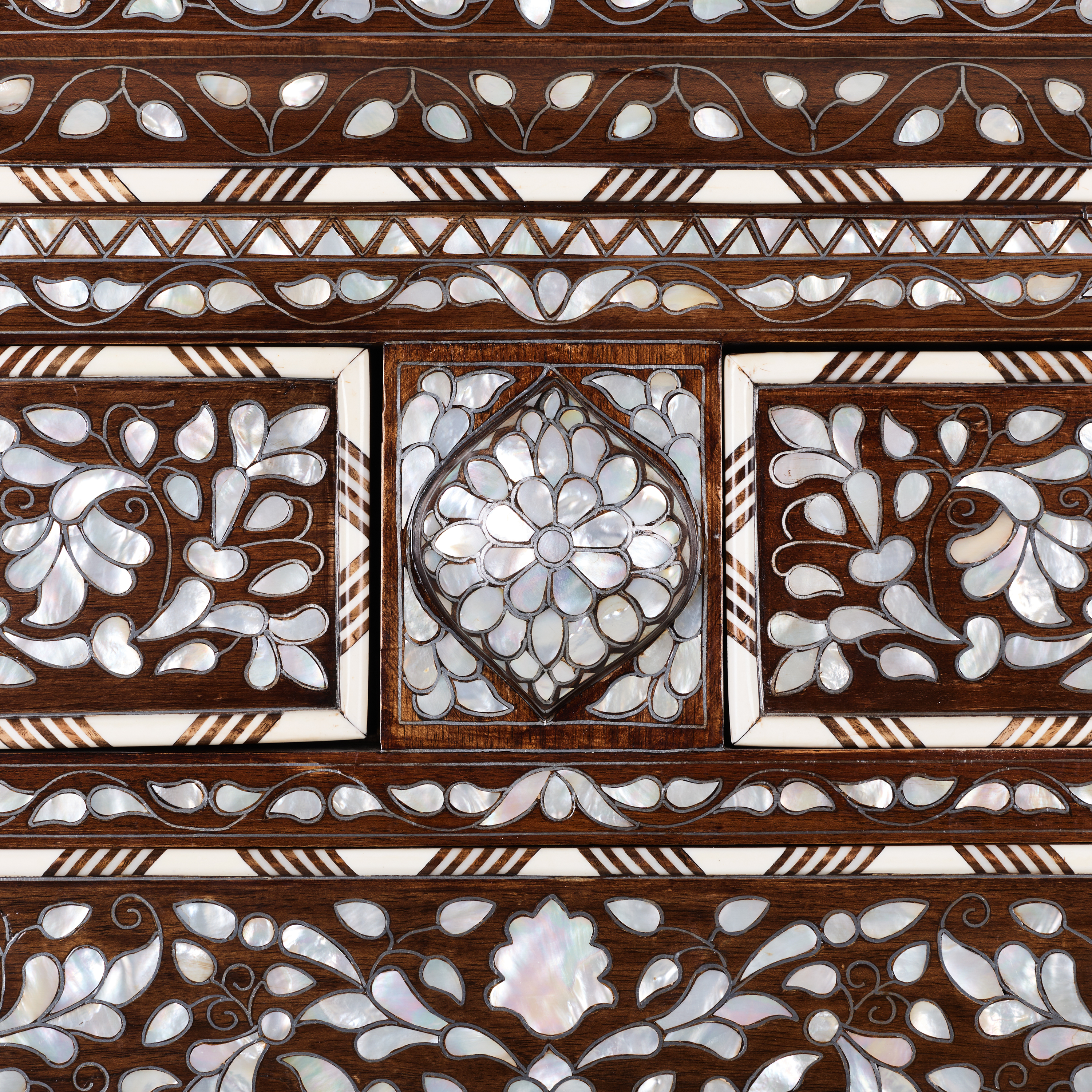 4 Drawer Mother Or Pearl Chest Valerie Wade 25 055 V1