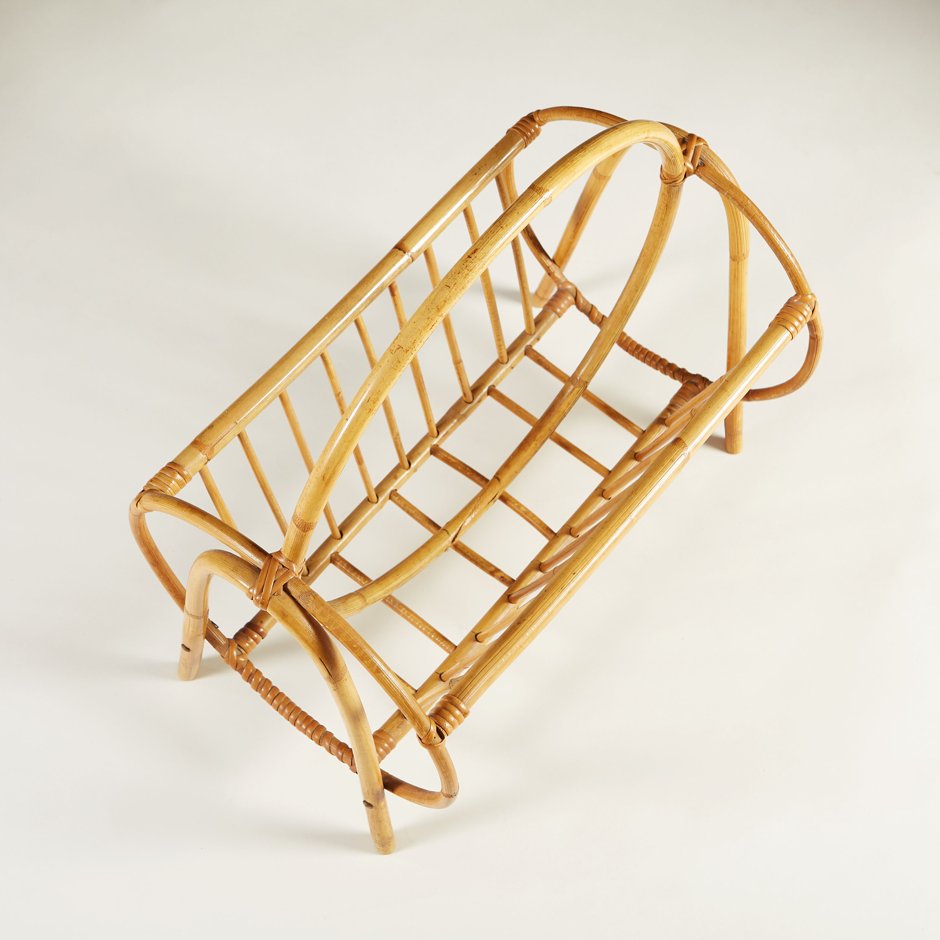 Bamboo Swedish Magaizne Rack Valerie Wade 0055 V1