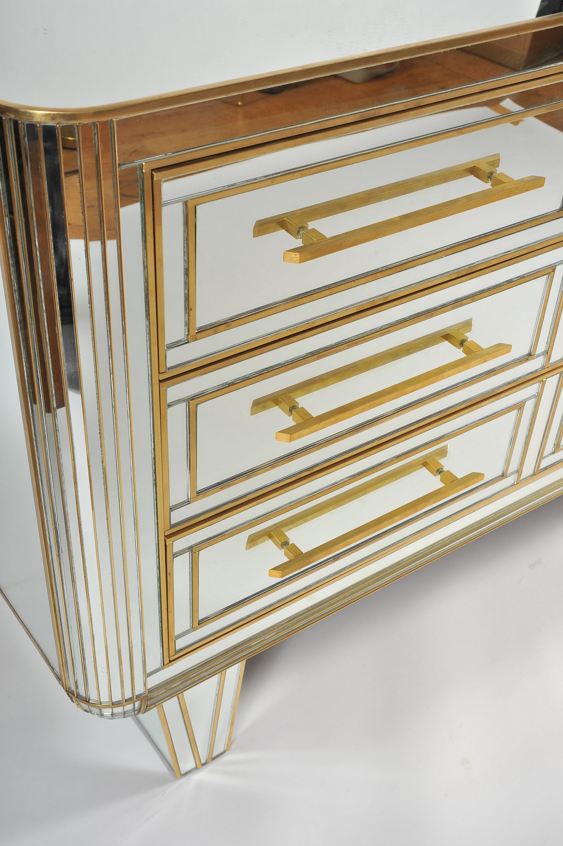 Valerie Wade Fc665 1970S Mirrored Chest Drawers 02